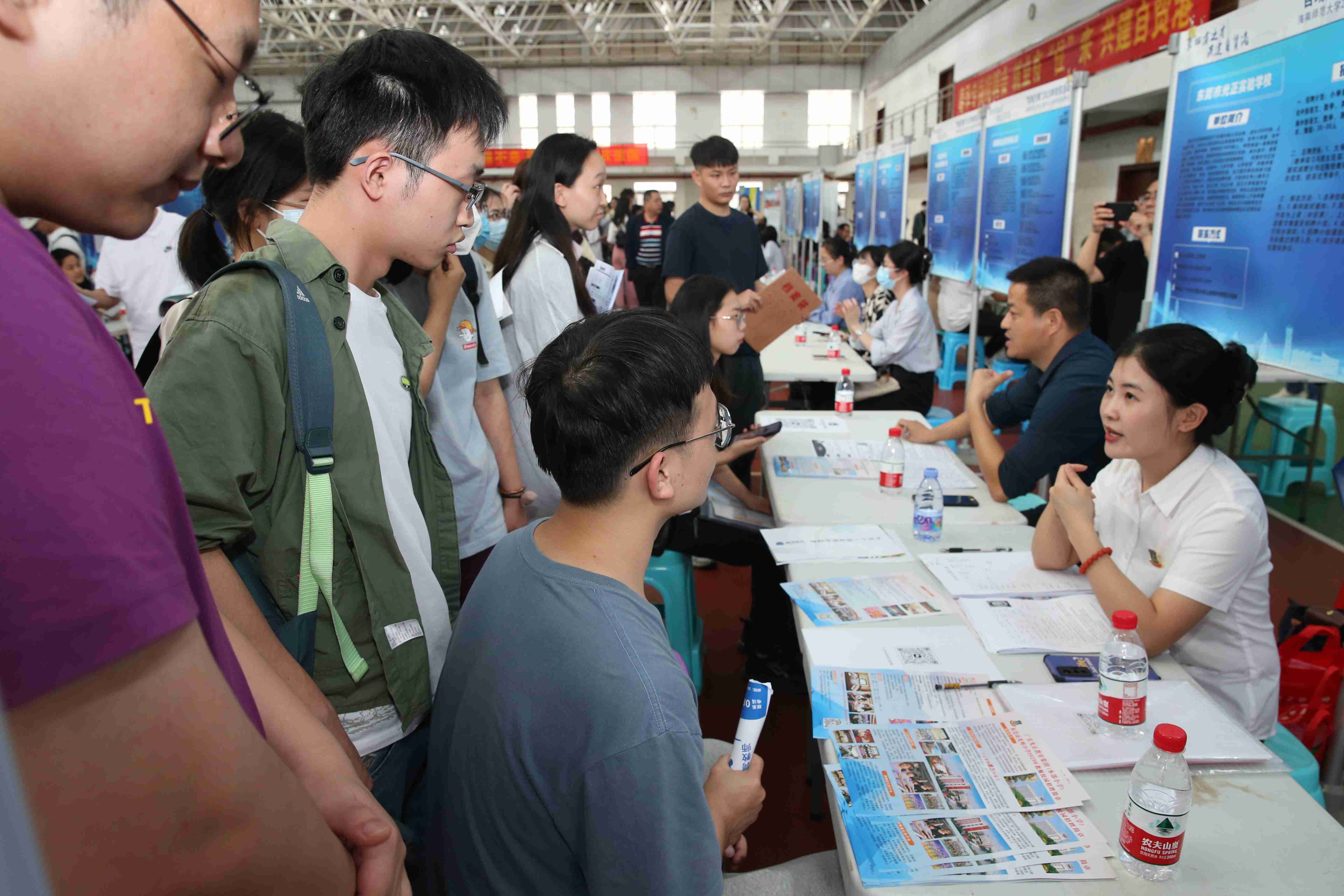 “百场万岗”2023年校招活动 星空游戏官方2023届毕业生春季专场招聘会举行