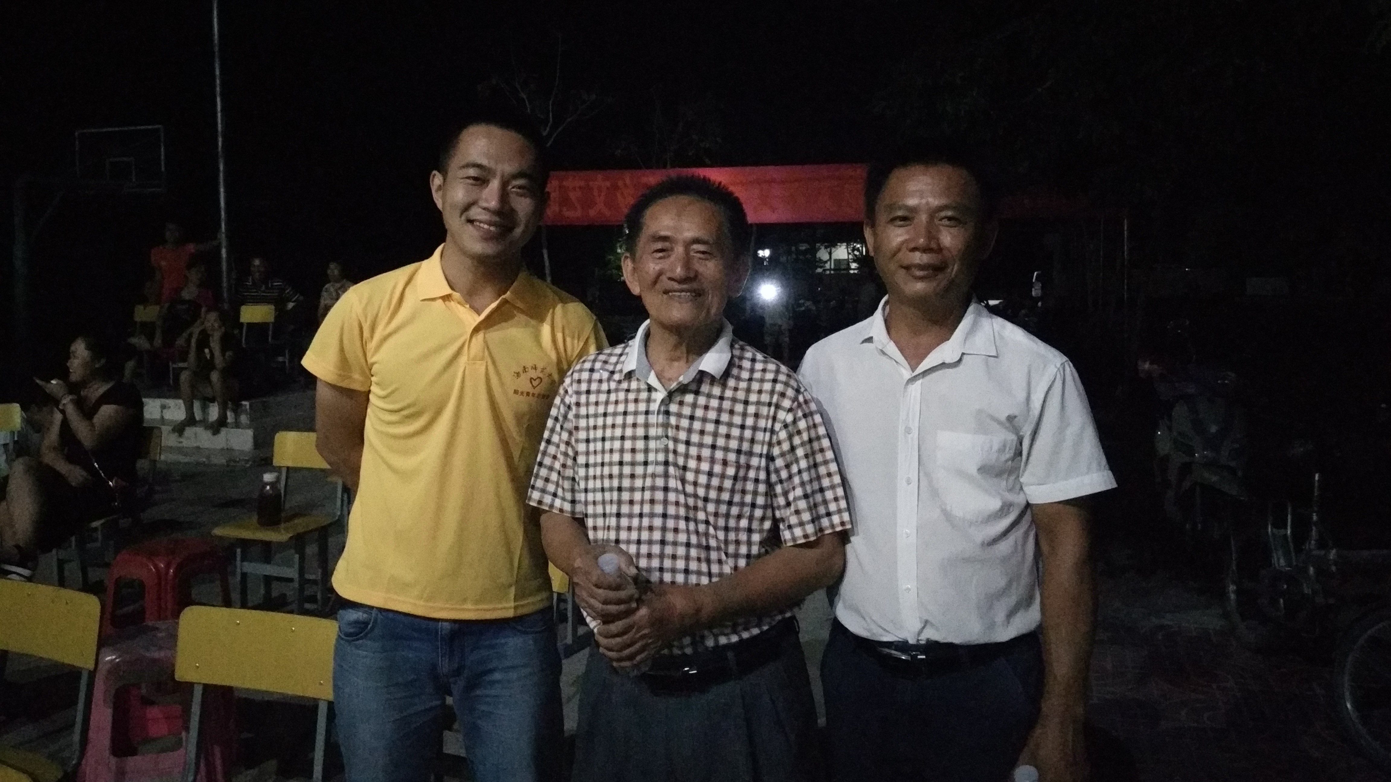 文学院学子“文艺下乡，情暖曲冲”