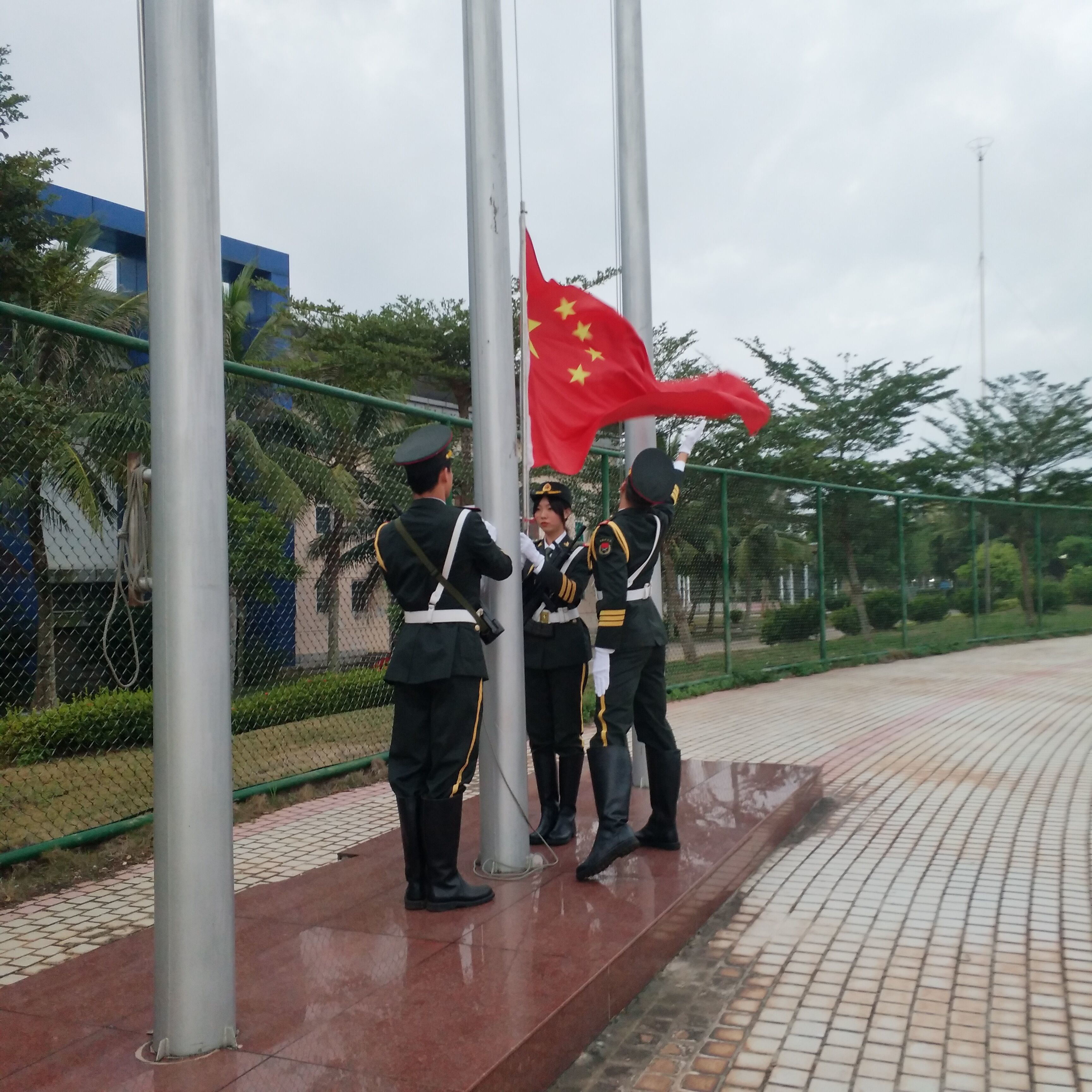 青年之声.教育与心理学院举行升旗仪式