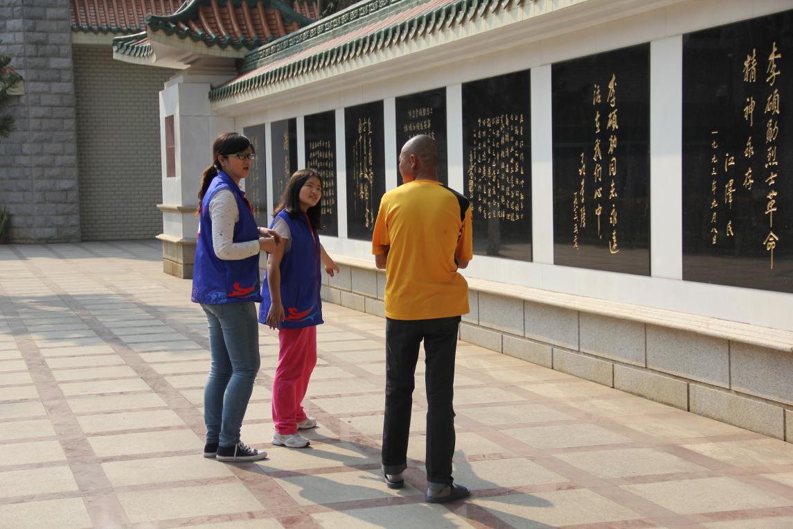 弘扬雷锋精神，做好志愿服务――记地理与旅游学院团委开展雷锋月志愿服务活动