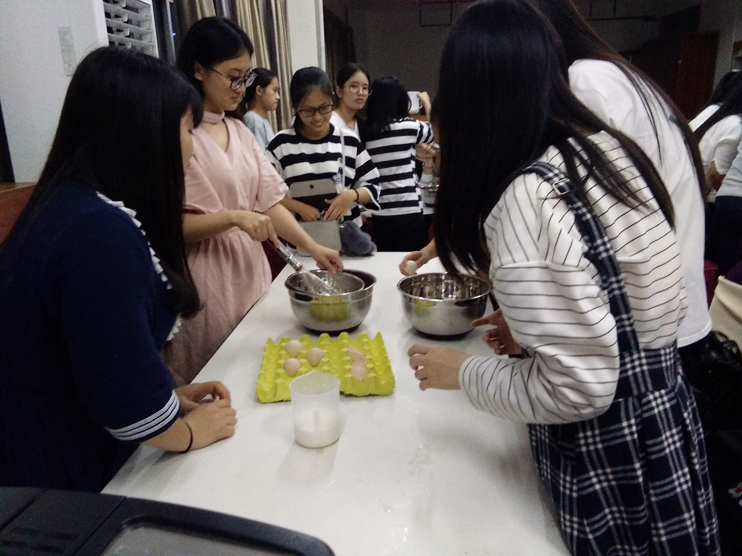 青年之声・旅游学院专业拓展兴趣小组之西点调制开展首期活动