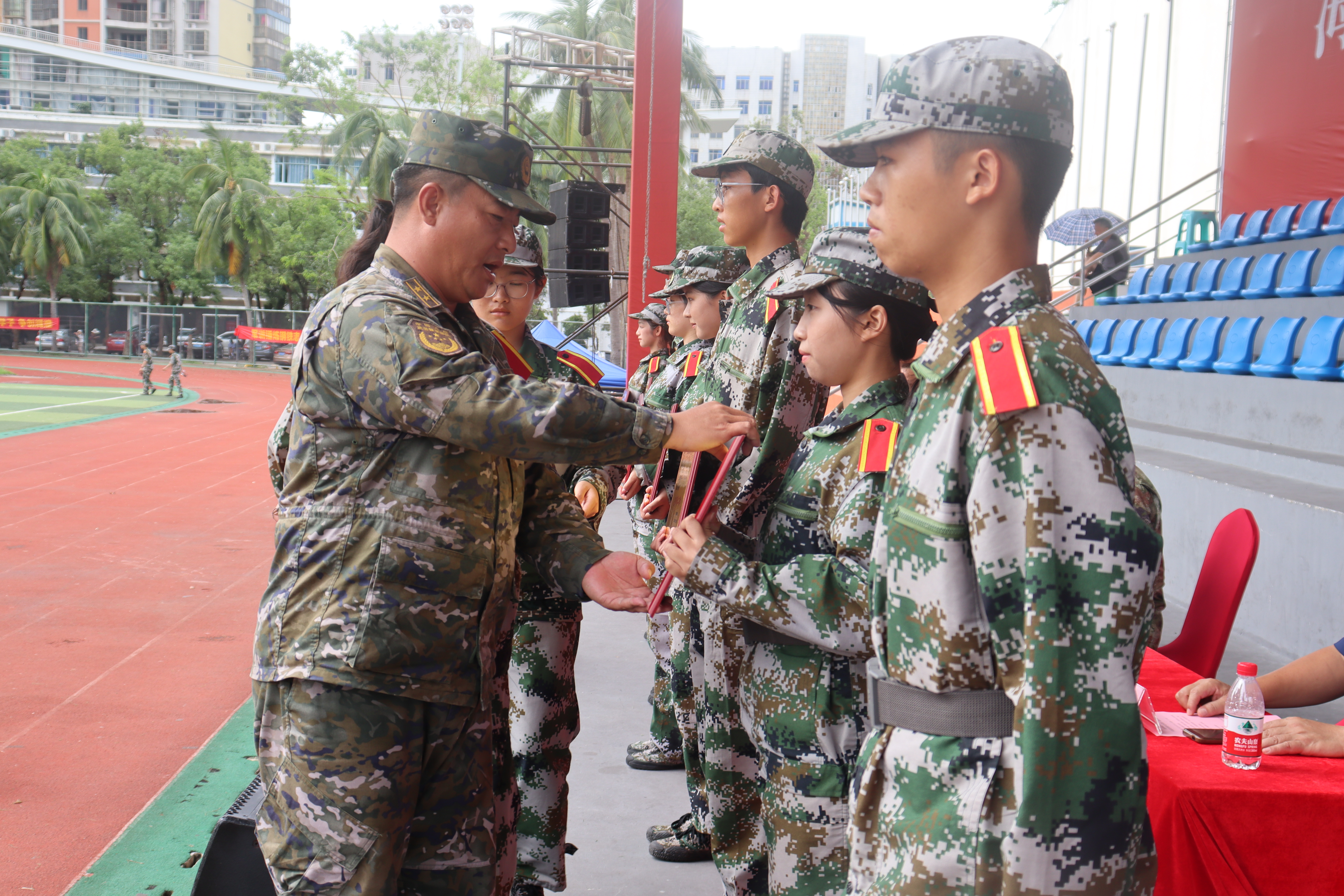 我校举行2024级本科生军训总结表彰大会