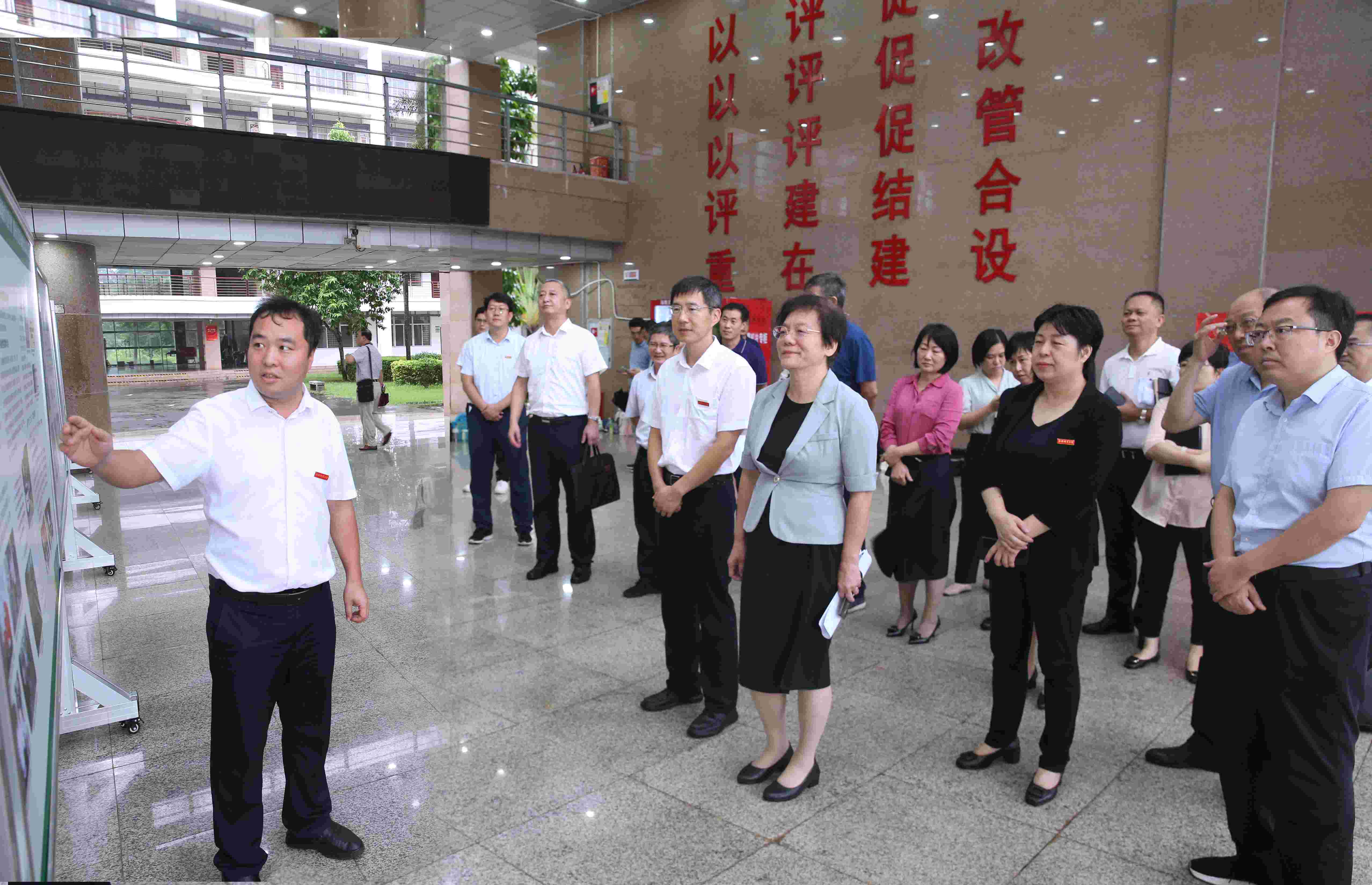 海南省副省长谢京到我校调研