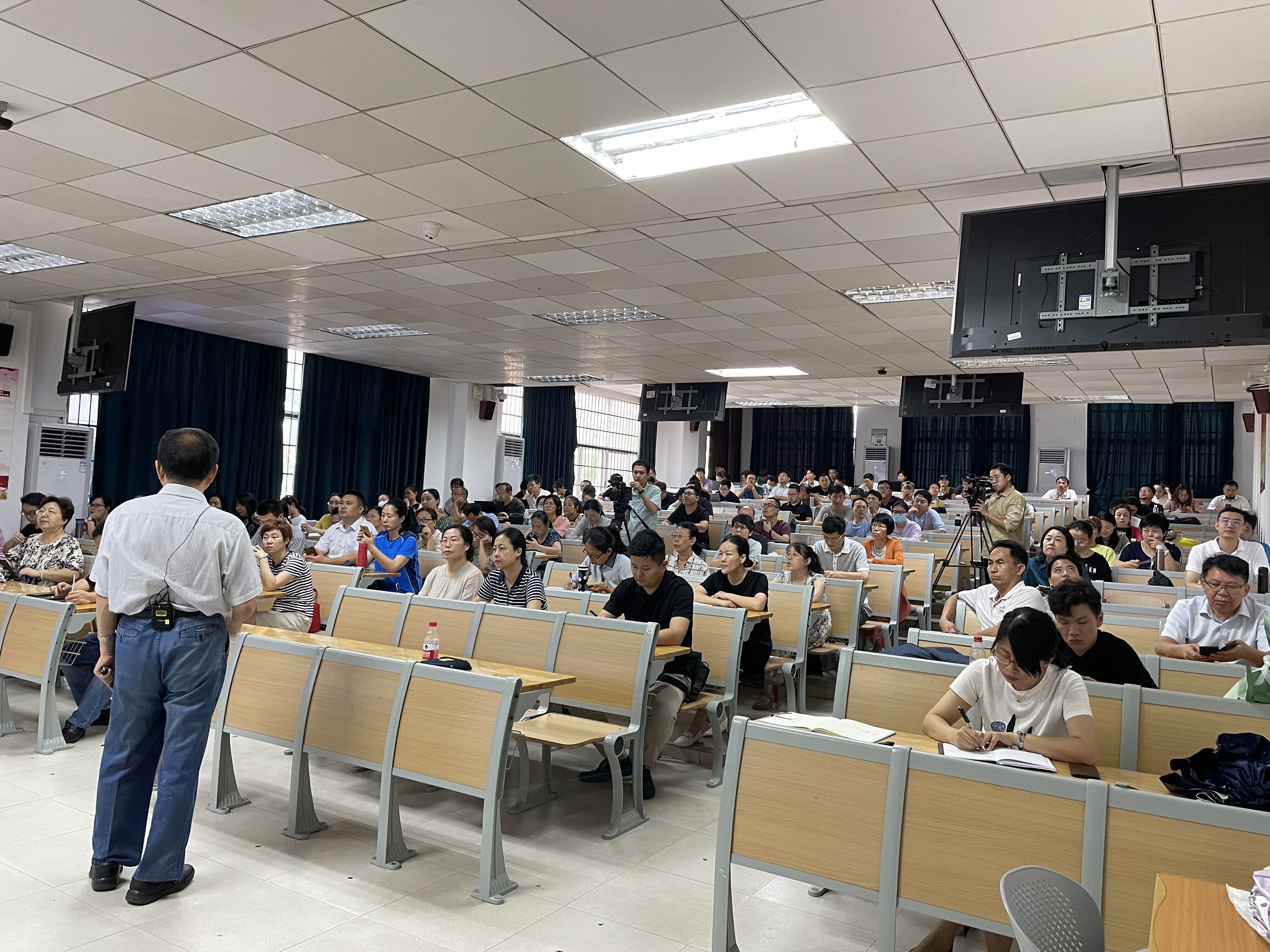 学校组织开展“课程思政”专项系列培训