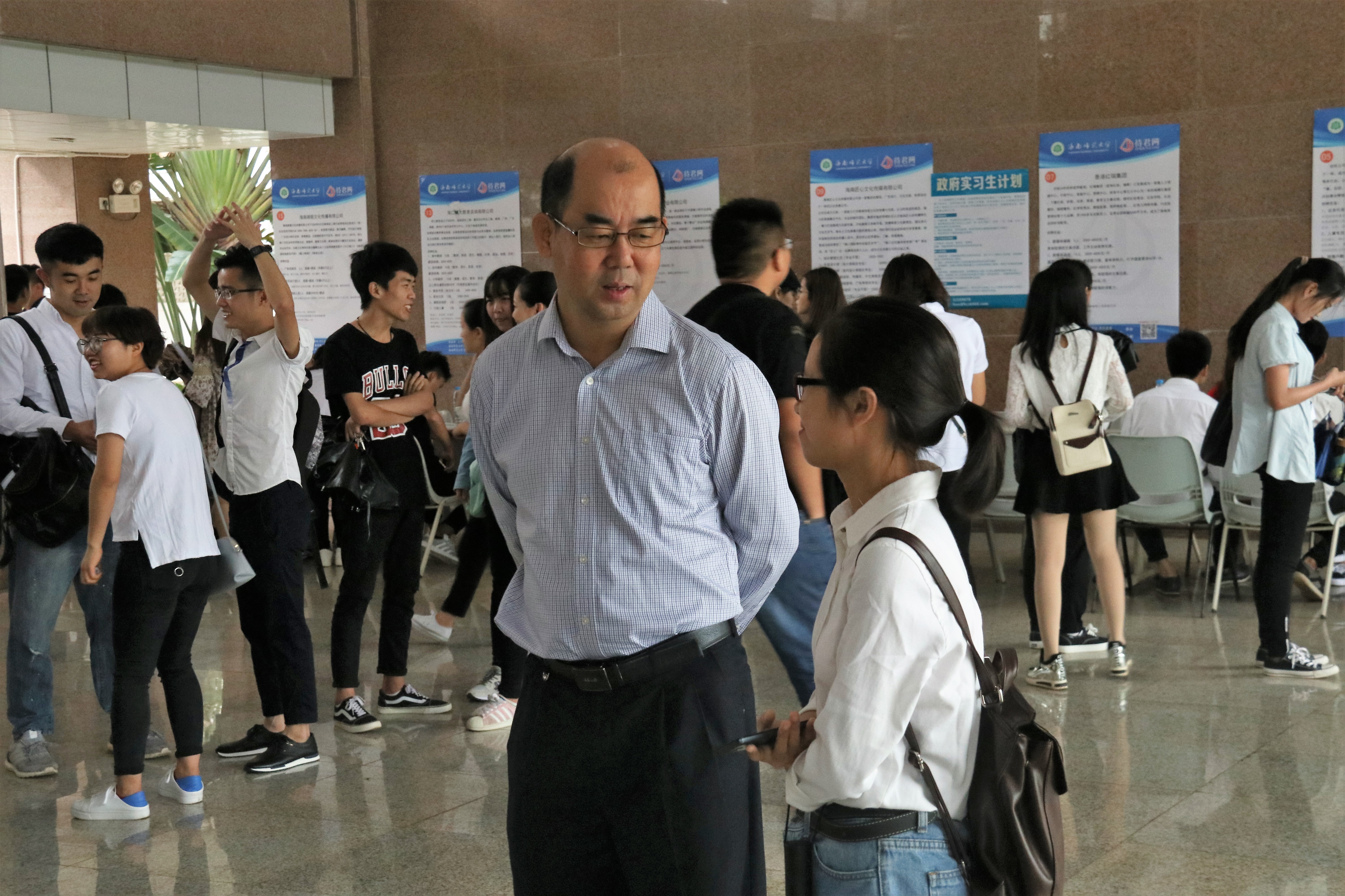 青年之声・新闻传播与影视学院毕业生供需洽谈会