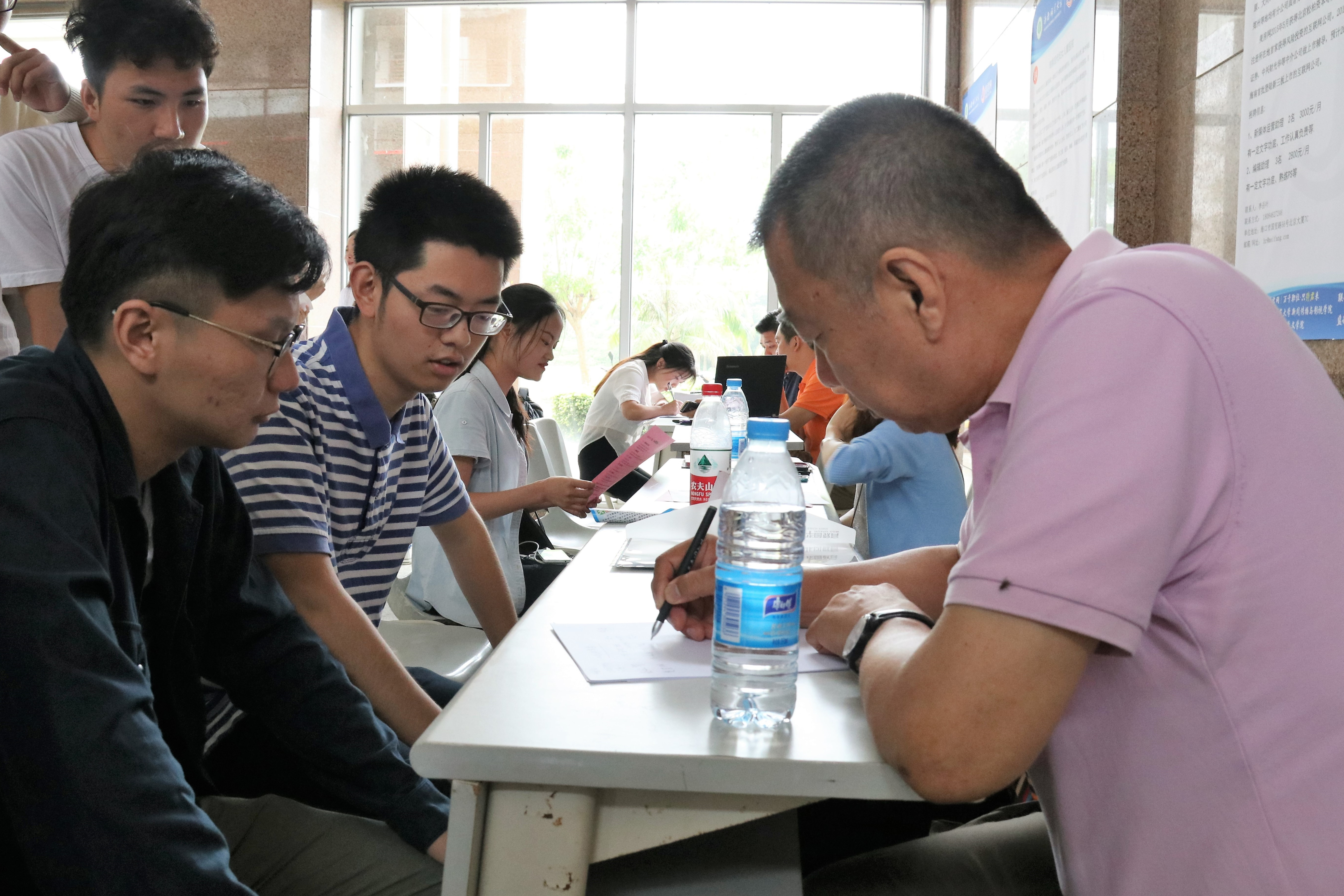 青年之声・新闻传播与影视学院毕业生供需洽谈会