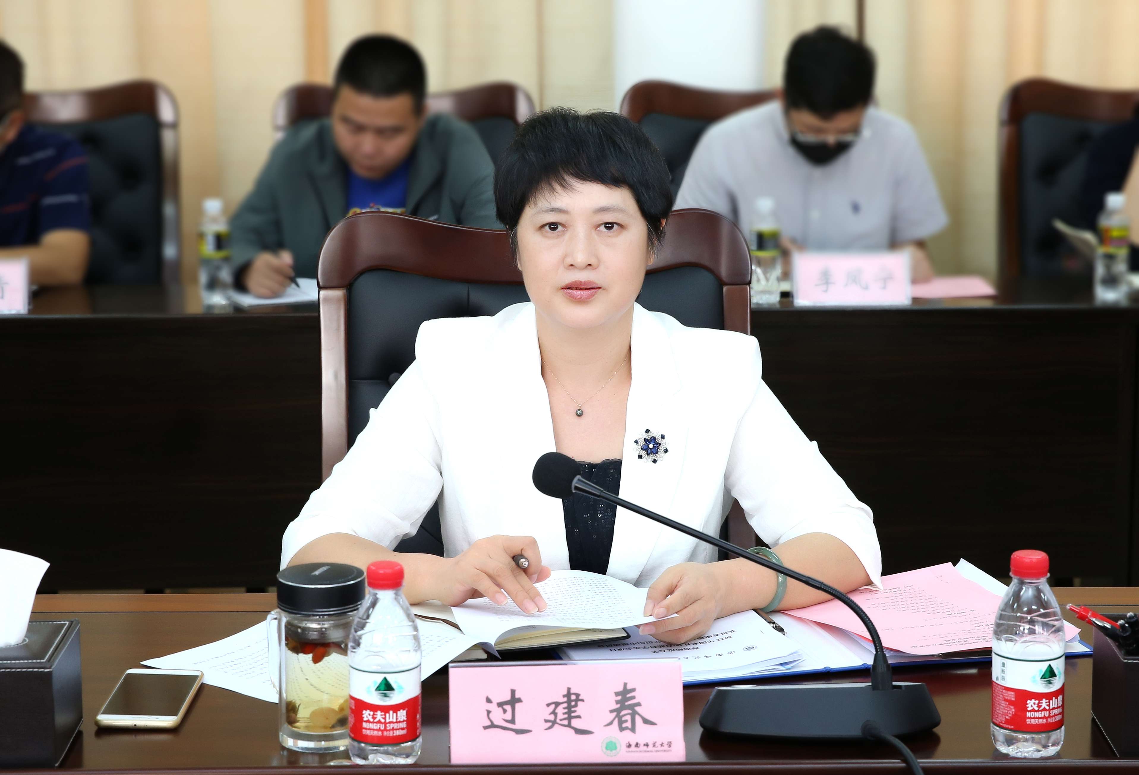 过建春主持召开“学习党的二十大精神，推动科研高水平发展”专家学者座谈会