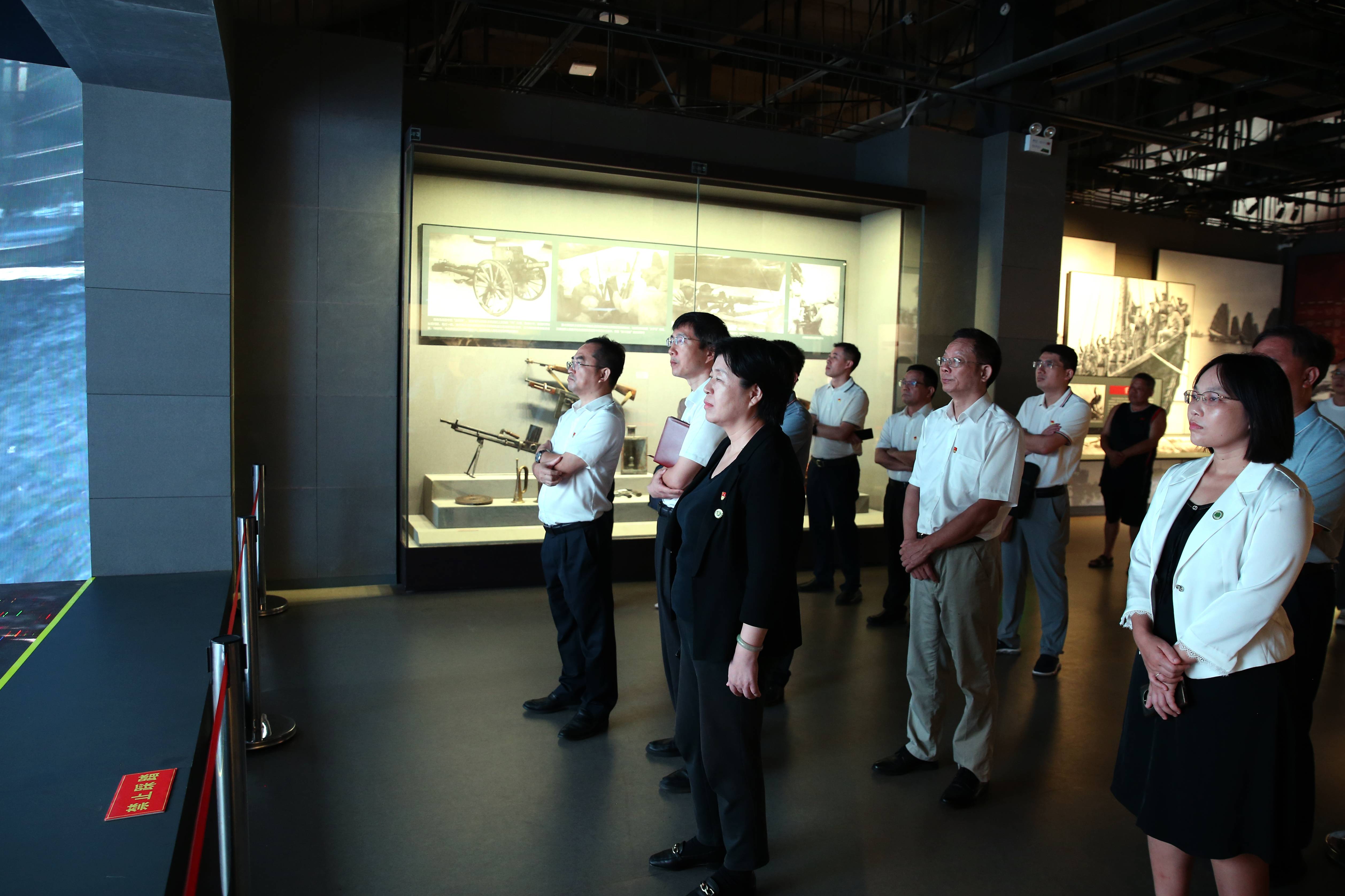 我校党委理论学习中心组开展2024年第八次专题学习