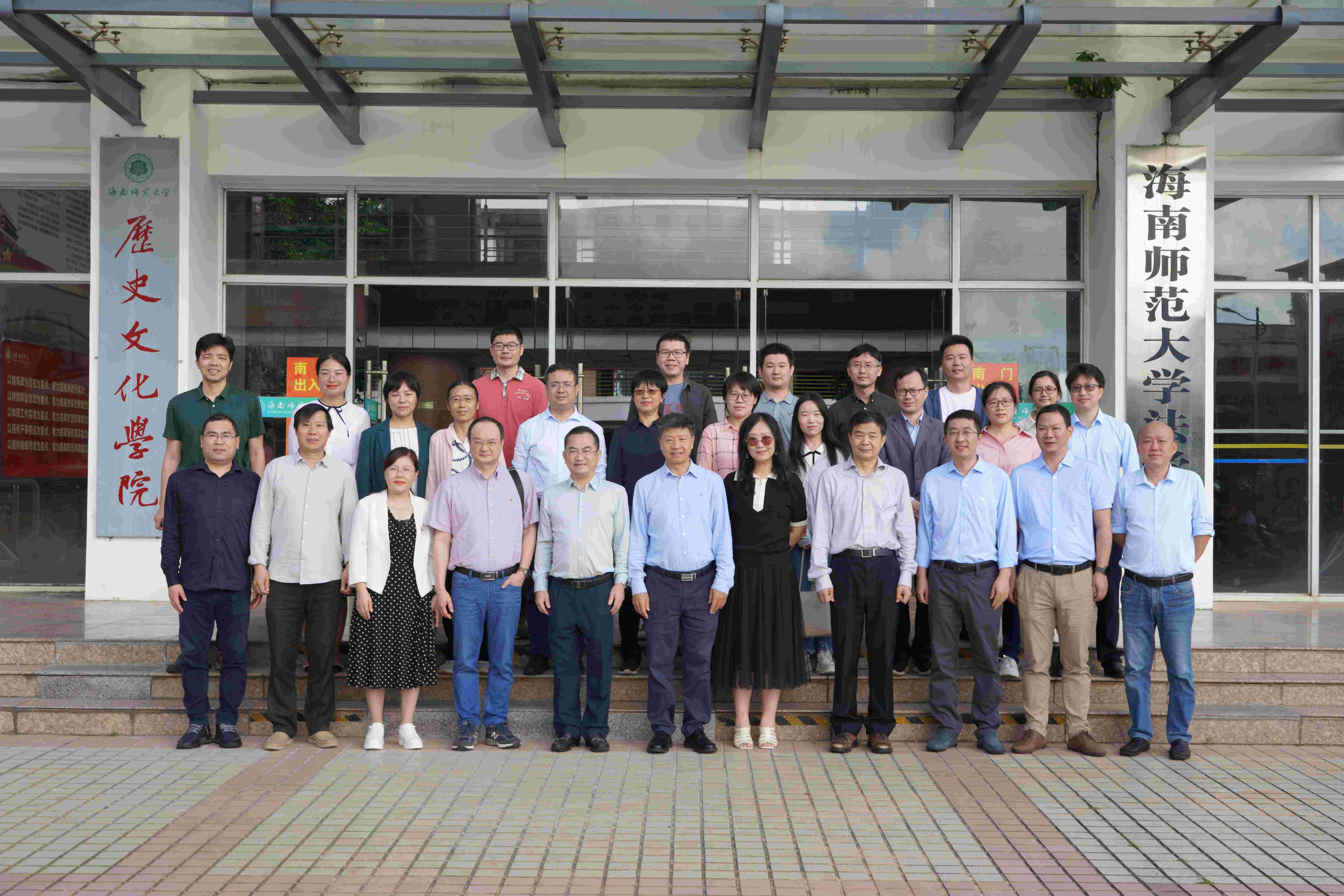 我校举行海南省电化学储能与能量转换重点实验室学术委员会会议