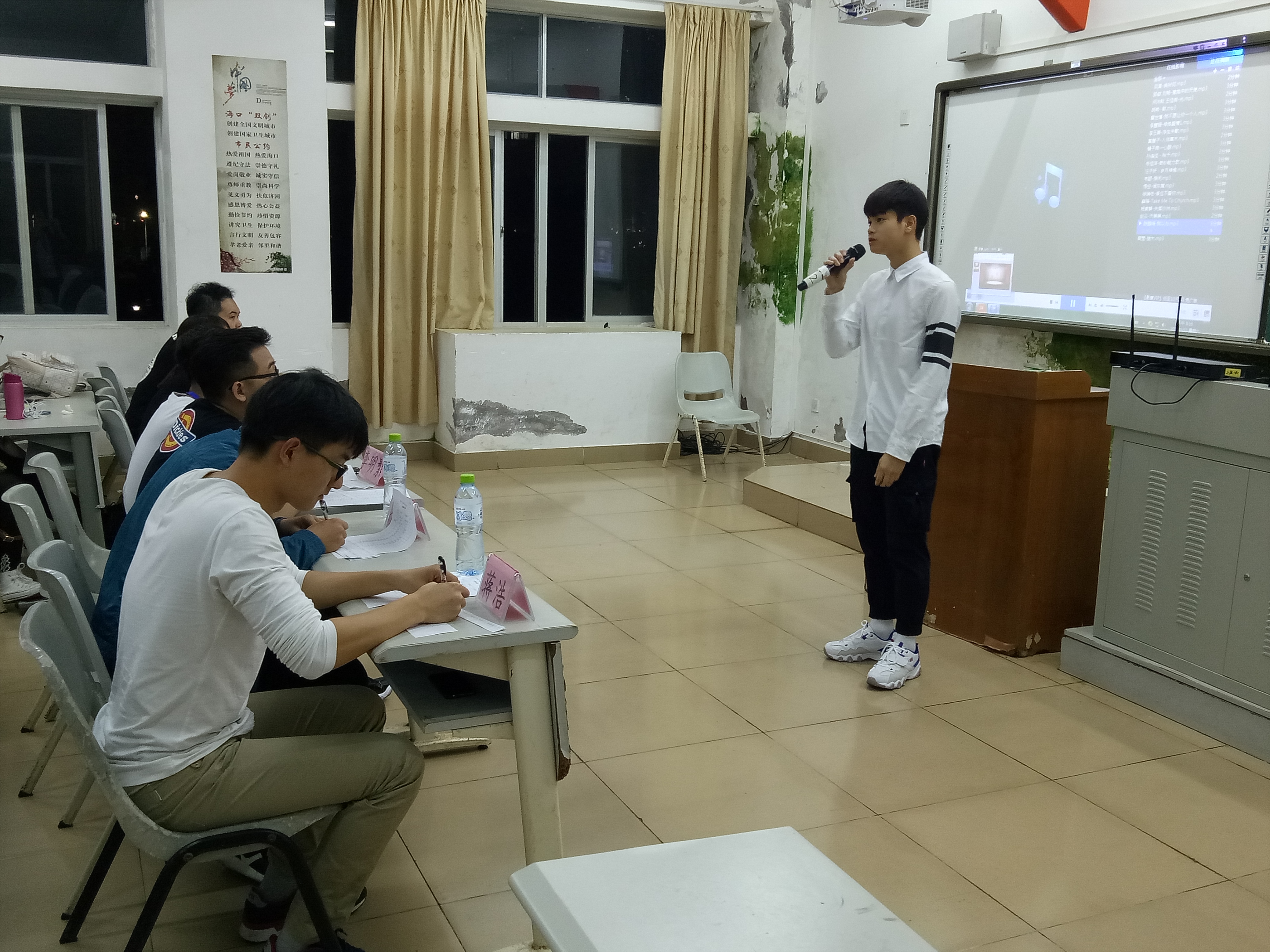 青年之声・――记文学院歌手大赛复赛