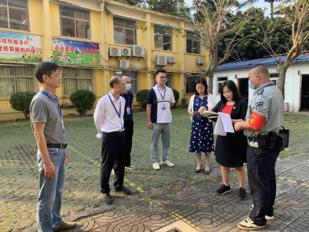 校领导到星空游戏官方附属小学检查指导开学工作