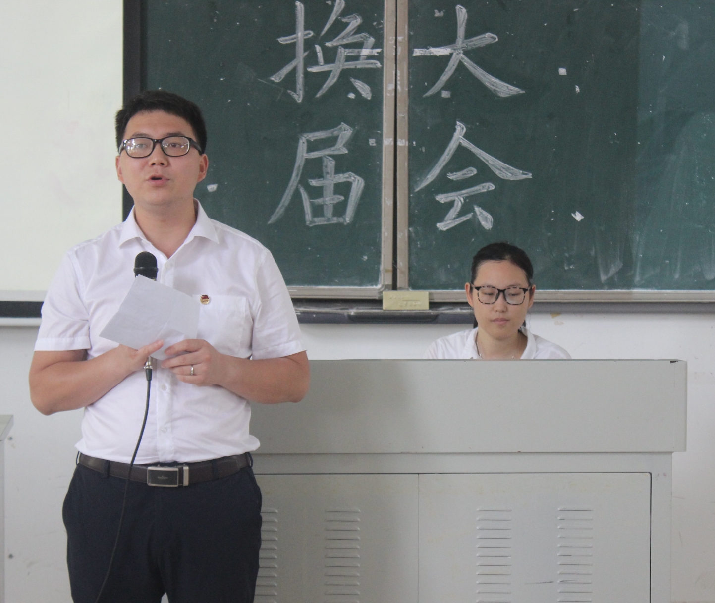 青年之声・挥手过去 并肩同行