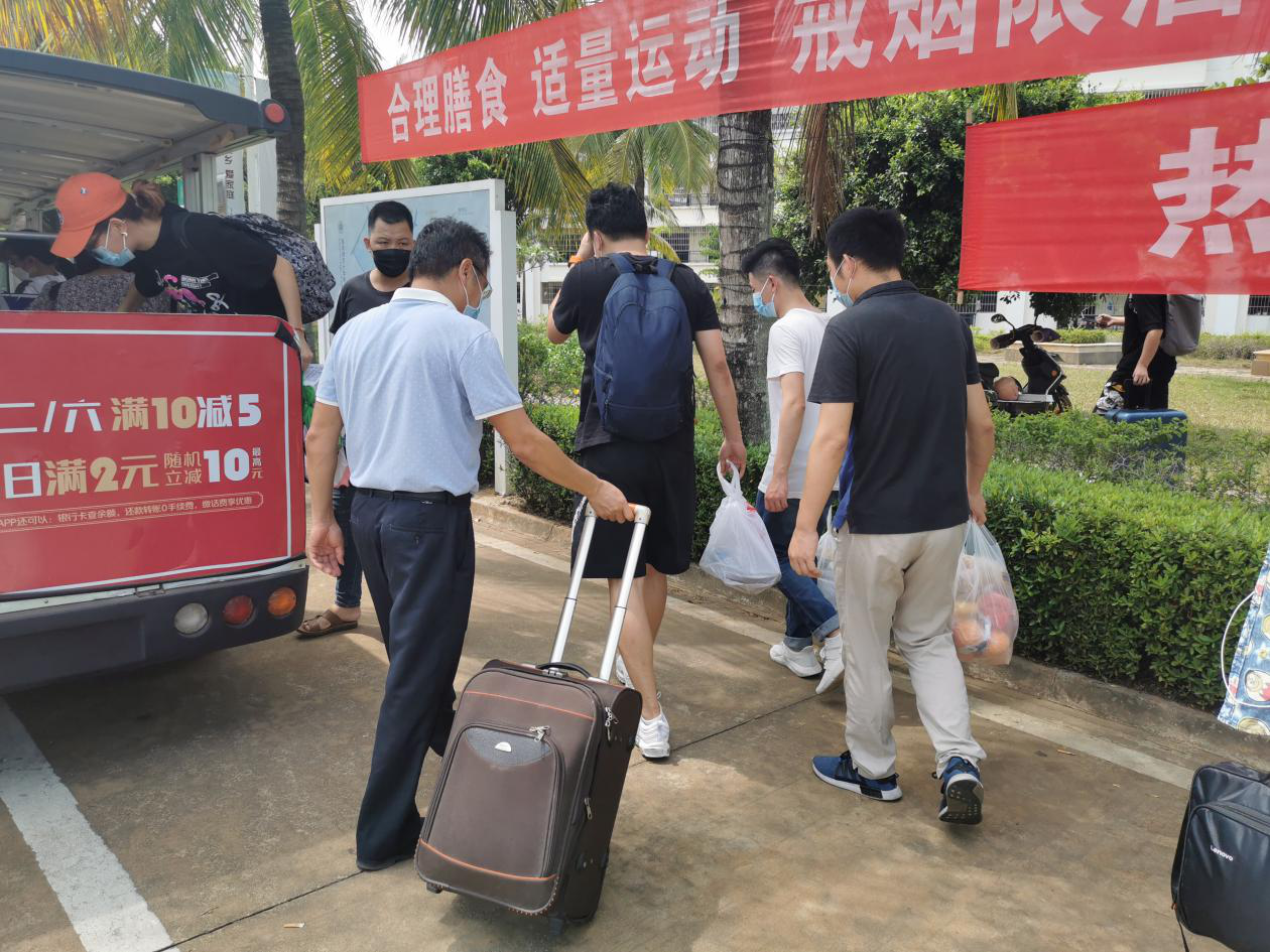 经济与管理学院院领导深入一线助力返校复学