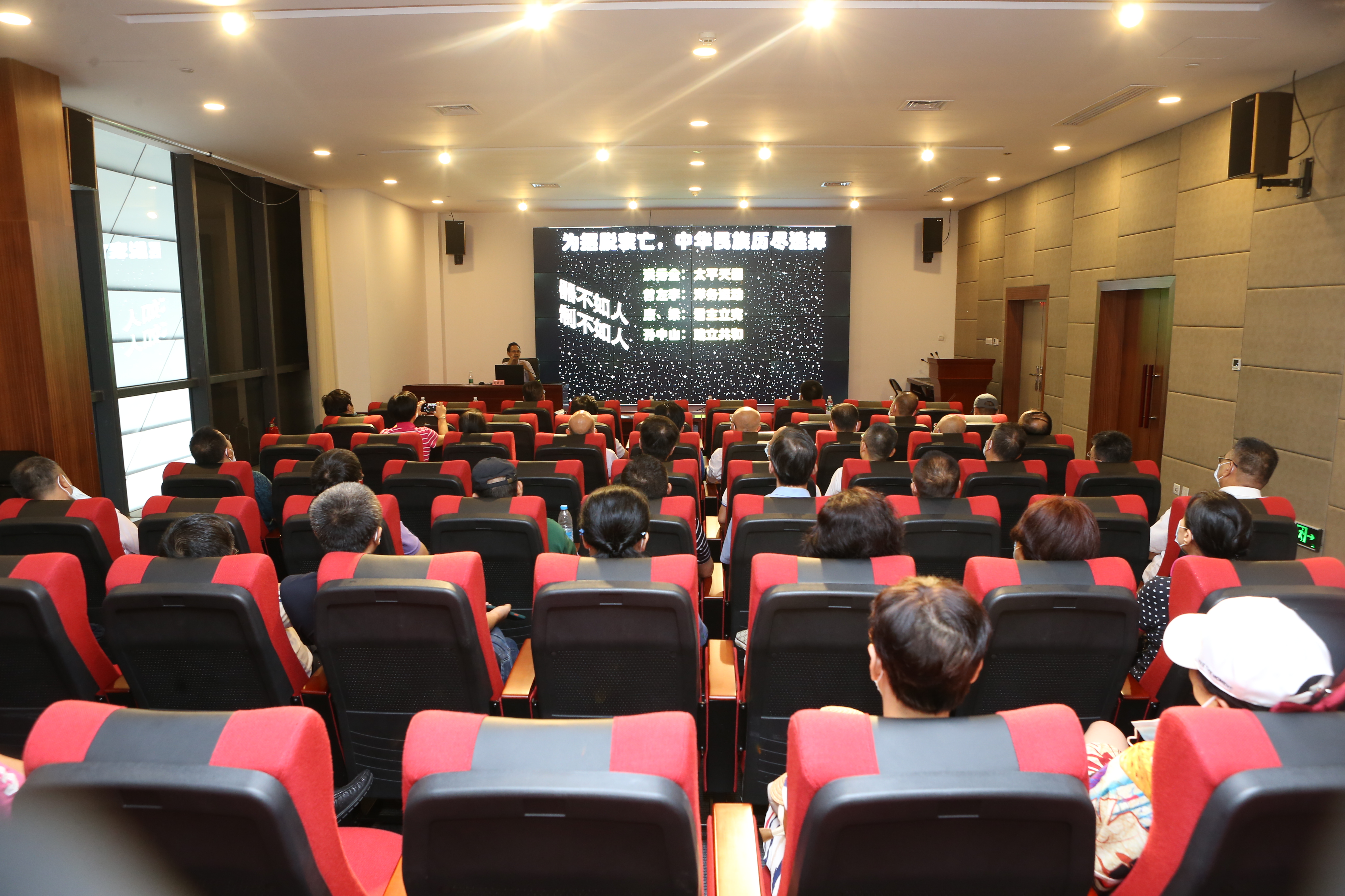 我校举办“加快推进自贸港建设”中层以上干部培训班