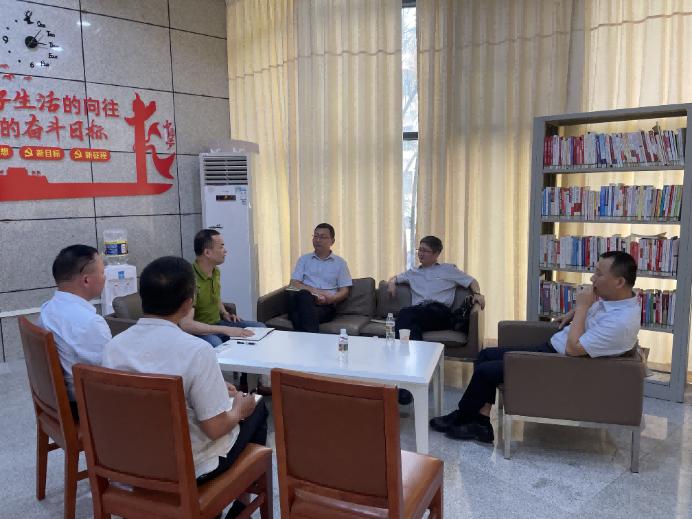 校领导到图书馆（档案馆）调研