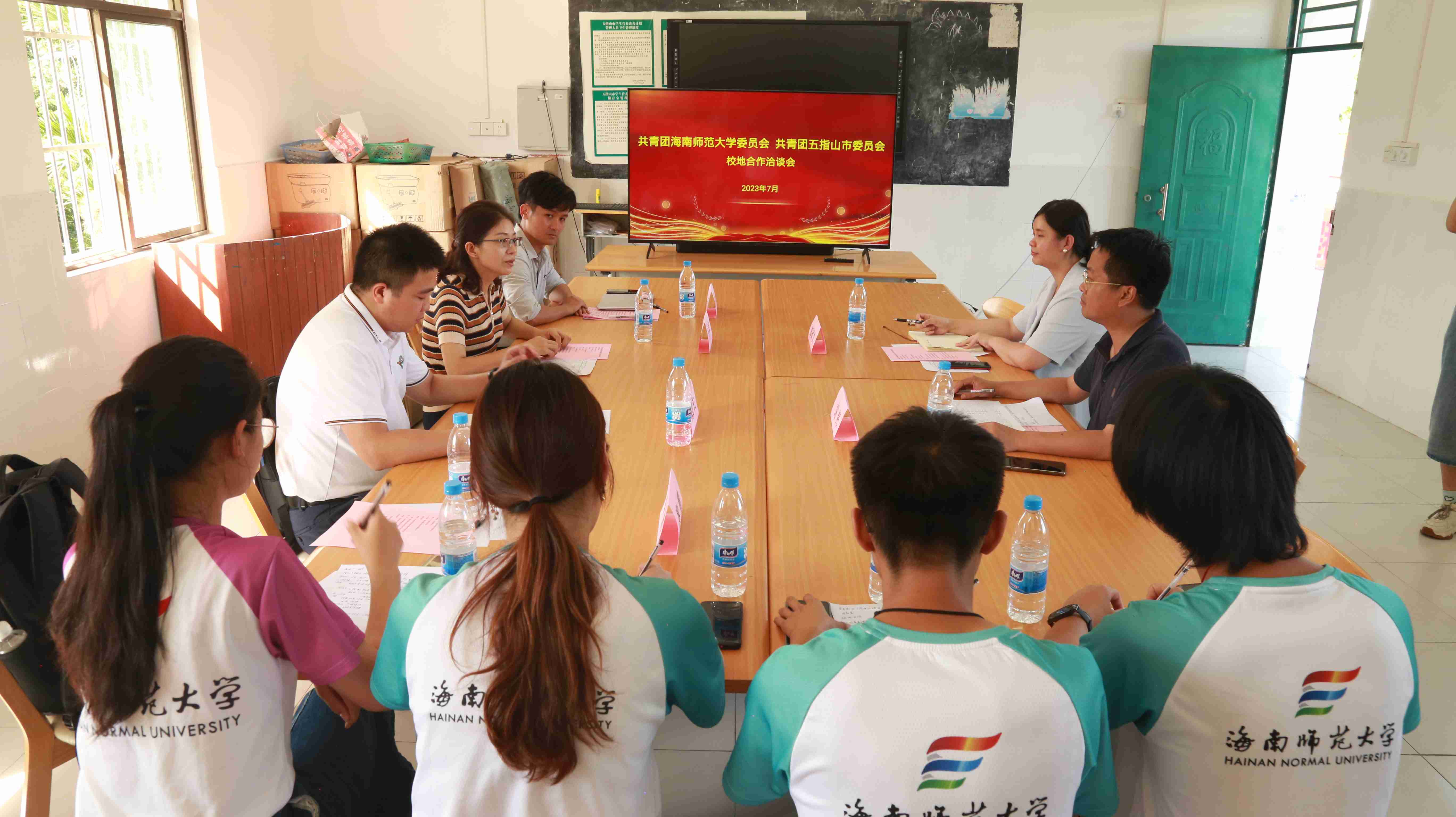 共青团五指山市委与我校“三下乡”社会实践团队交流座谈