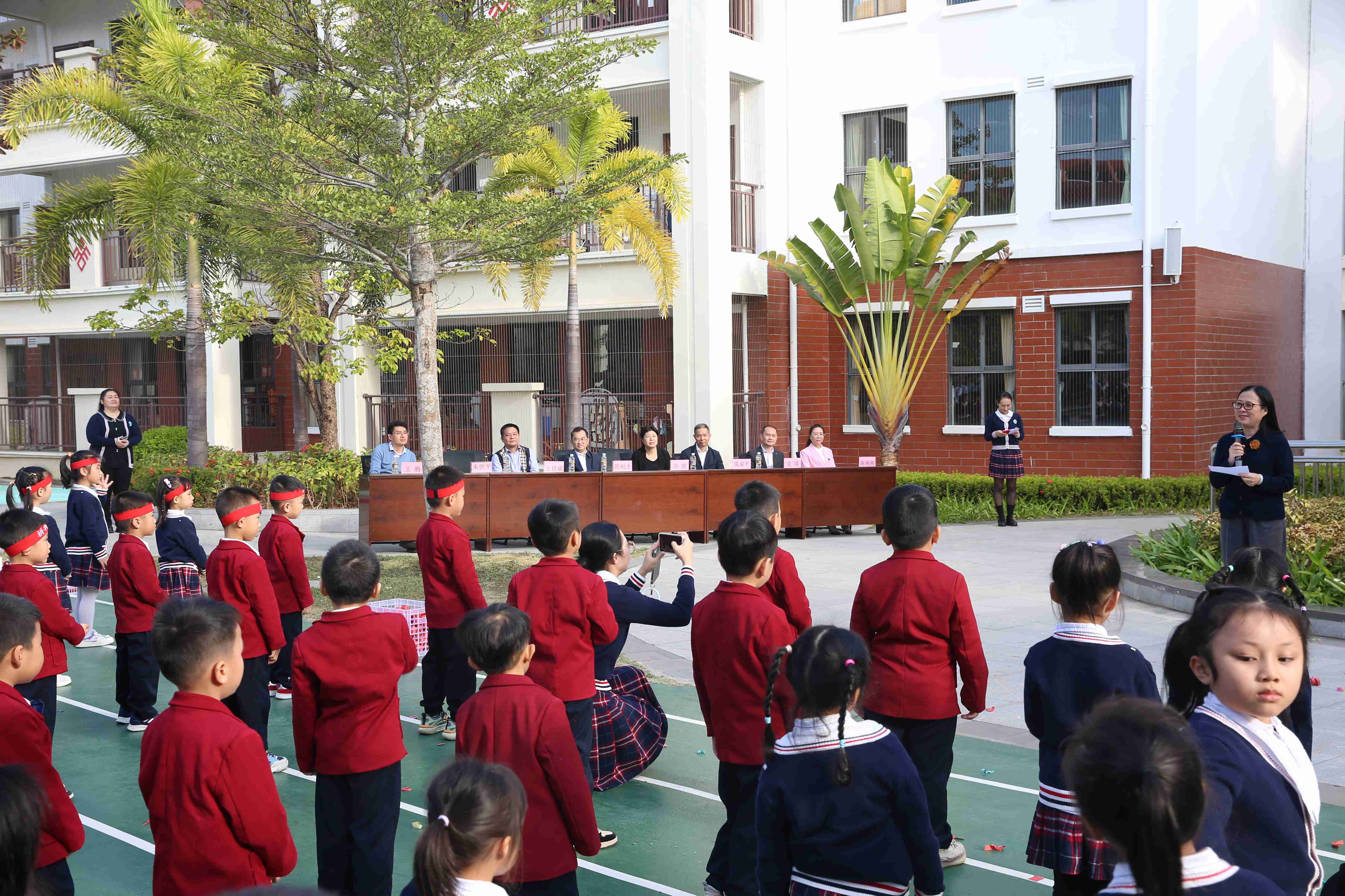 许玫带队调研乡村振兴工作并慰问驻村干部和困难群众