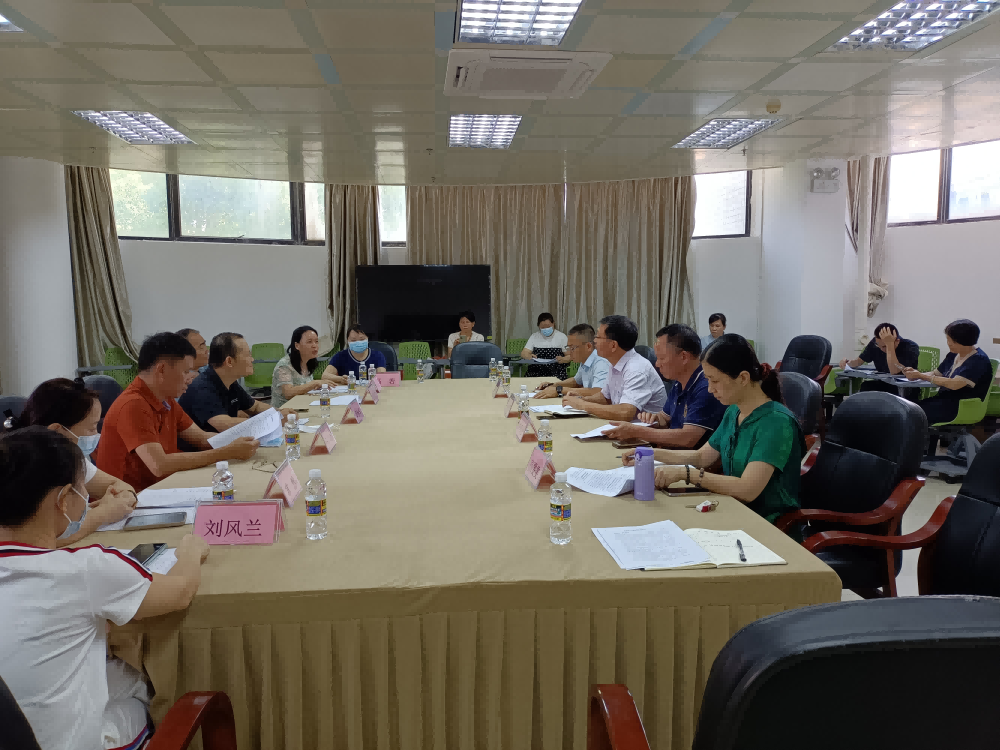 海南日报社信息中心来我校图书馆参观交流