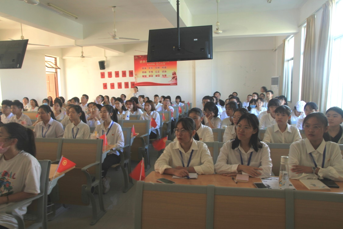 青年之声●记历史文化学院“踏歌行浩瀚・筑梦建自贸”主题团日活动汇报问答