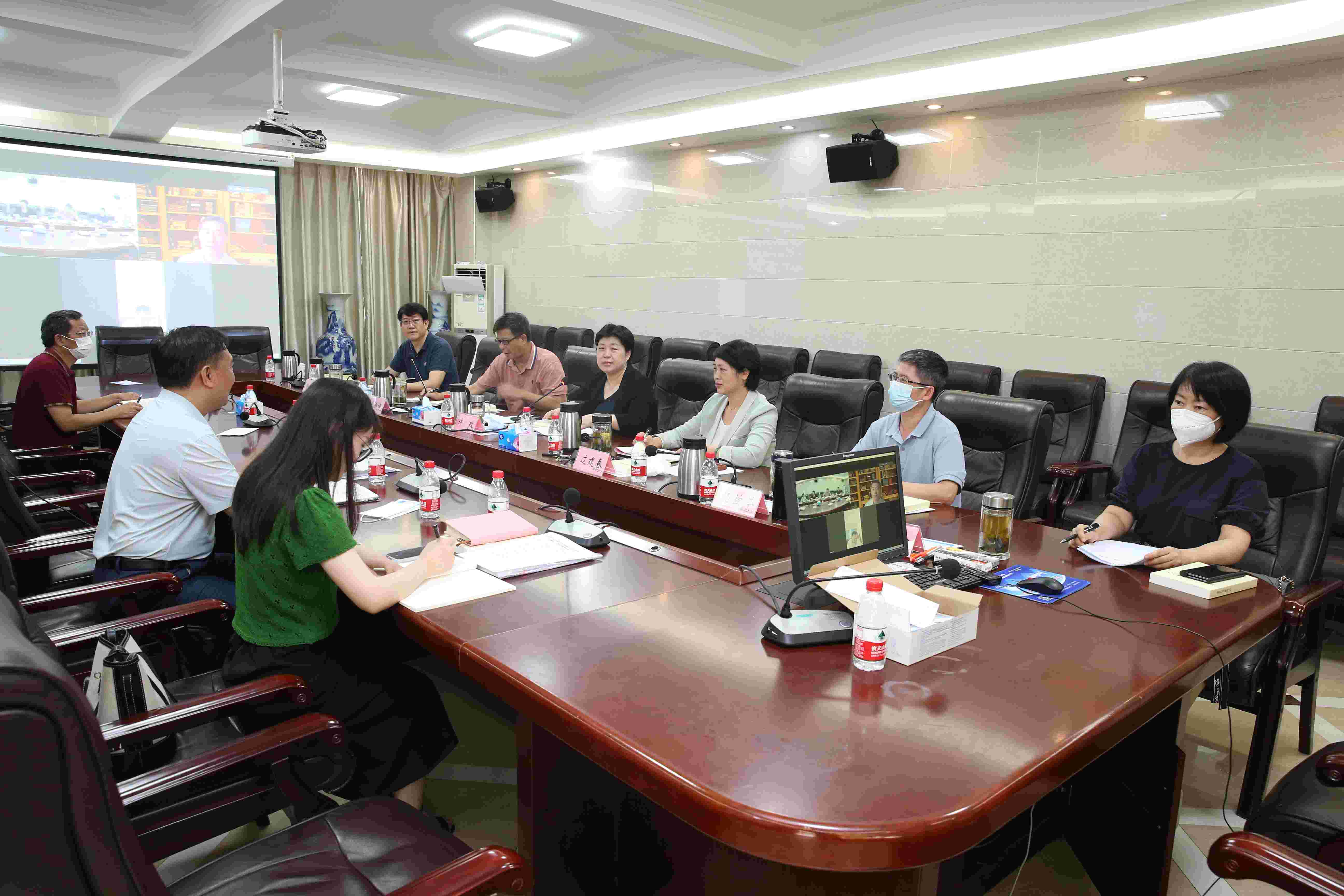 我校党委主题教育读书班开展“加强思想政治工作,培养德智体美劳全面发展的社会主义建设者和接班人”专题学习