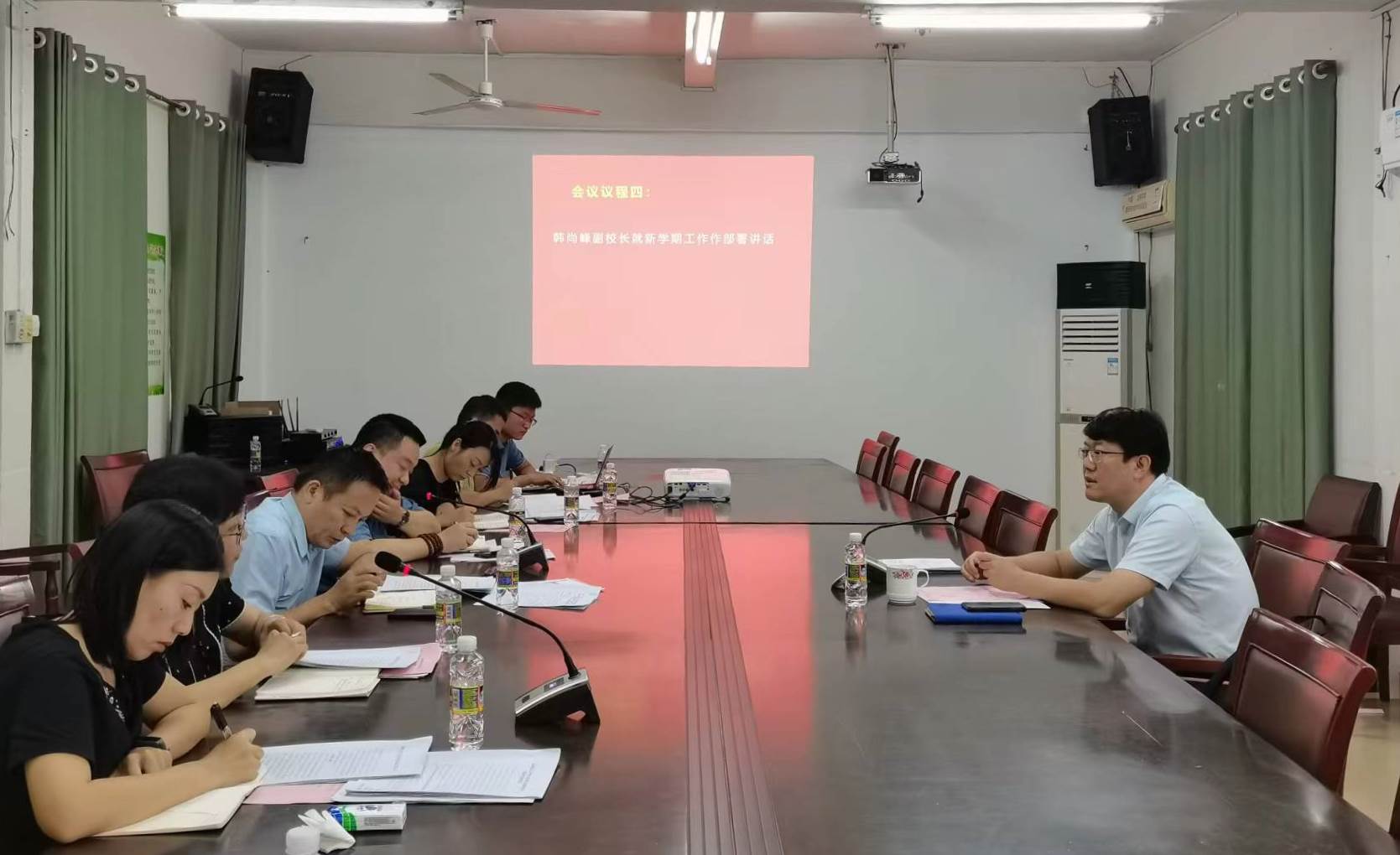 校领导组织召开新学期招生就业工作会议