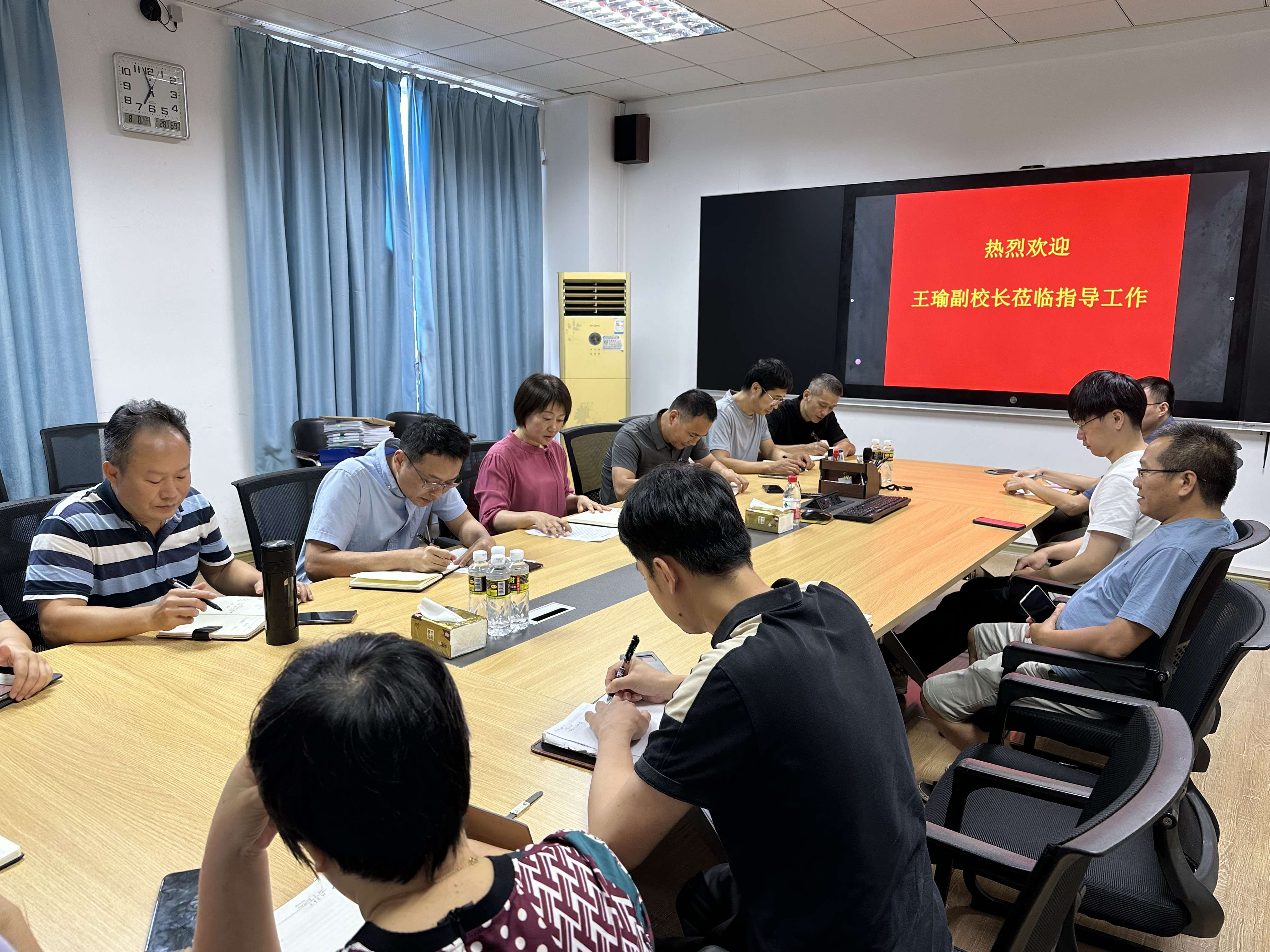 校领导在分管部门开展廉政专题教育