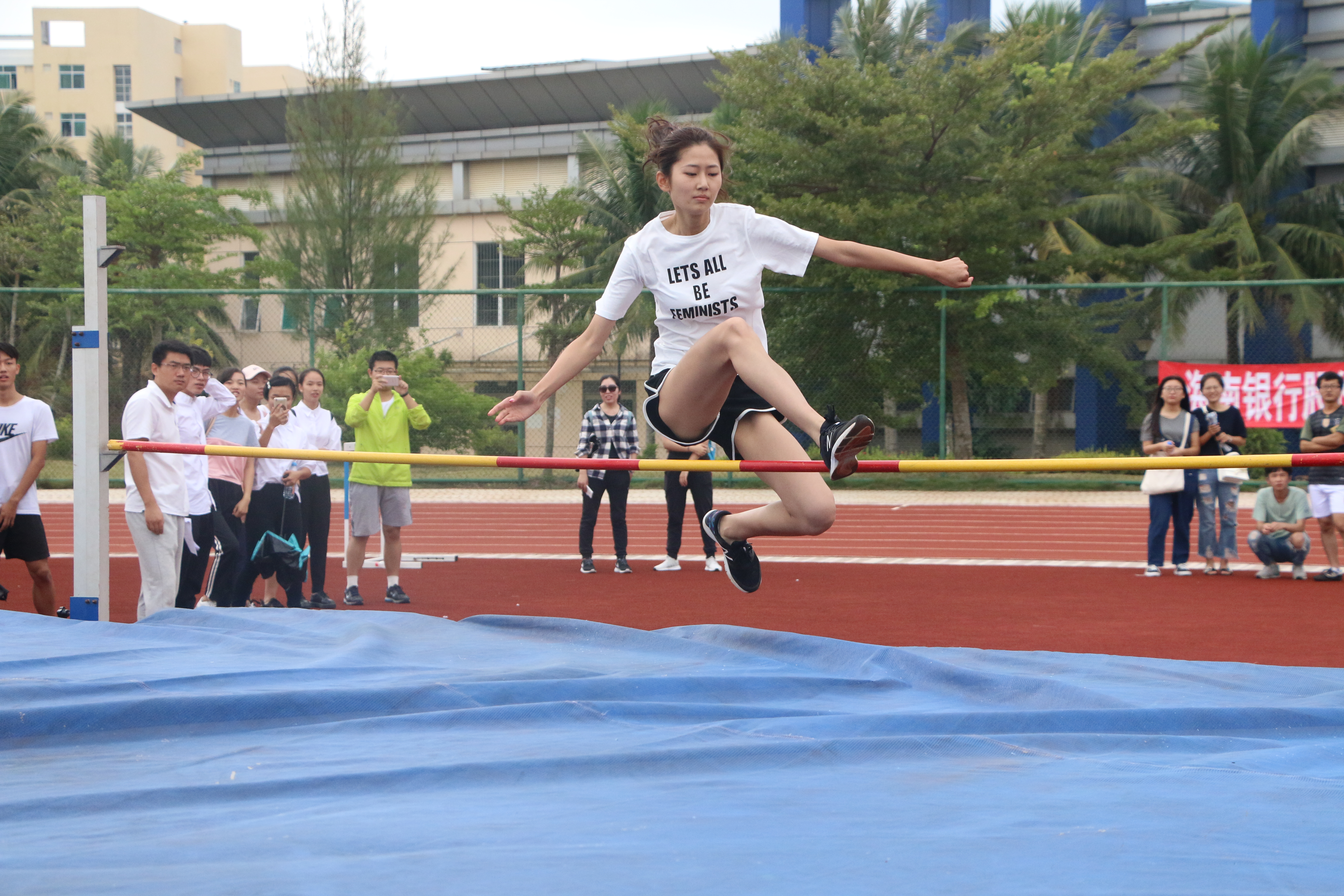 与运动同行，与健康同在――经济与管理学院召开第四届运动会 