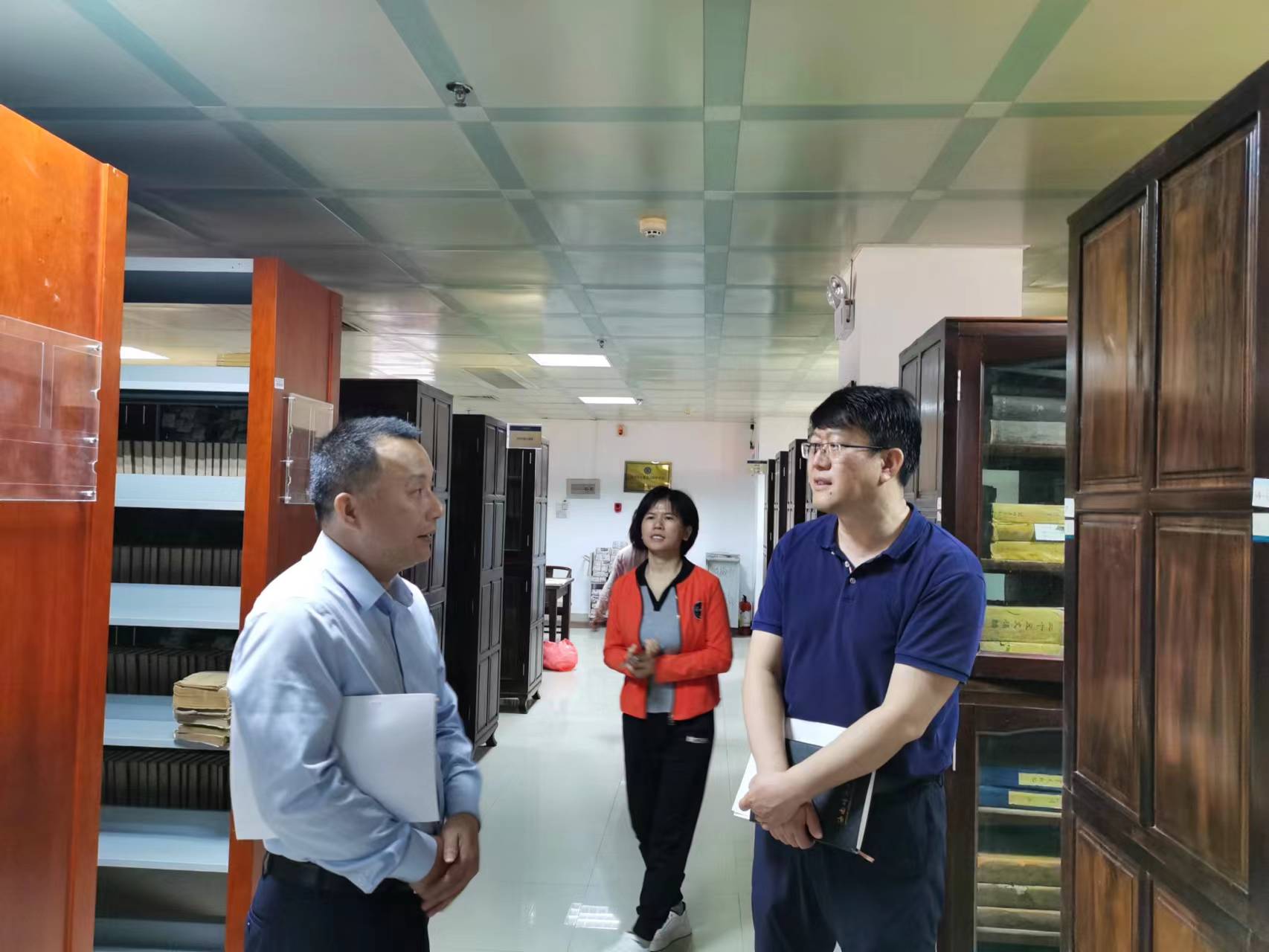 校领导到图书馆（档案馆）调研