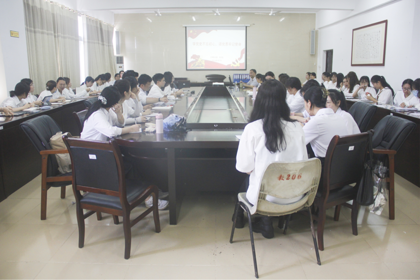 文学院开展“学党史不忘初心，颂党恩牢记使命”专题党课教育活动