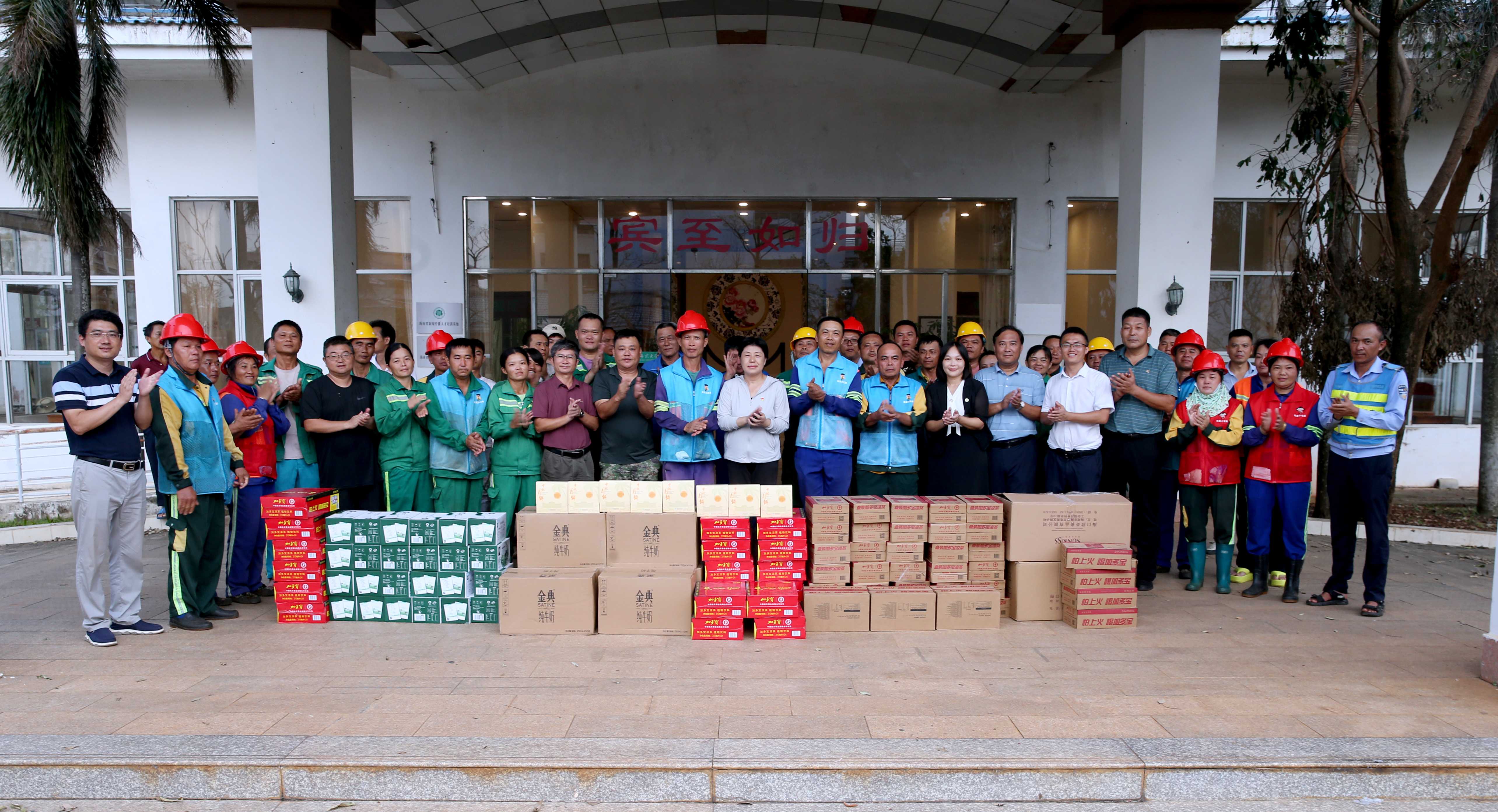 校领导看望慰问屯昌市政、陵水环卫人员