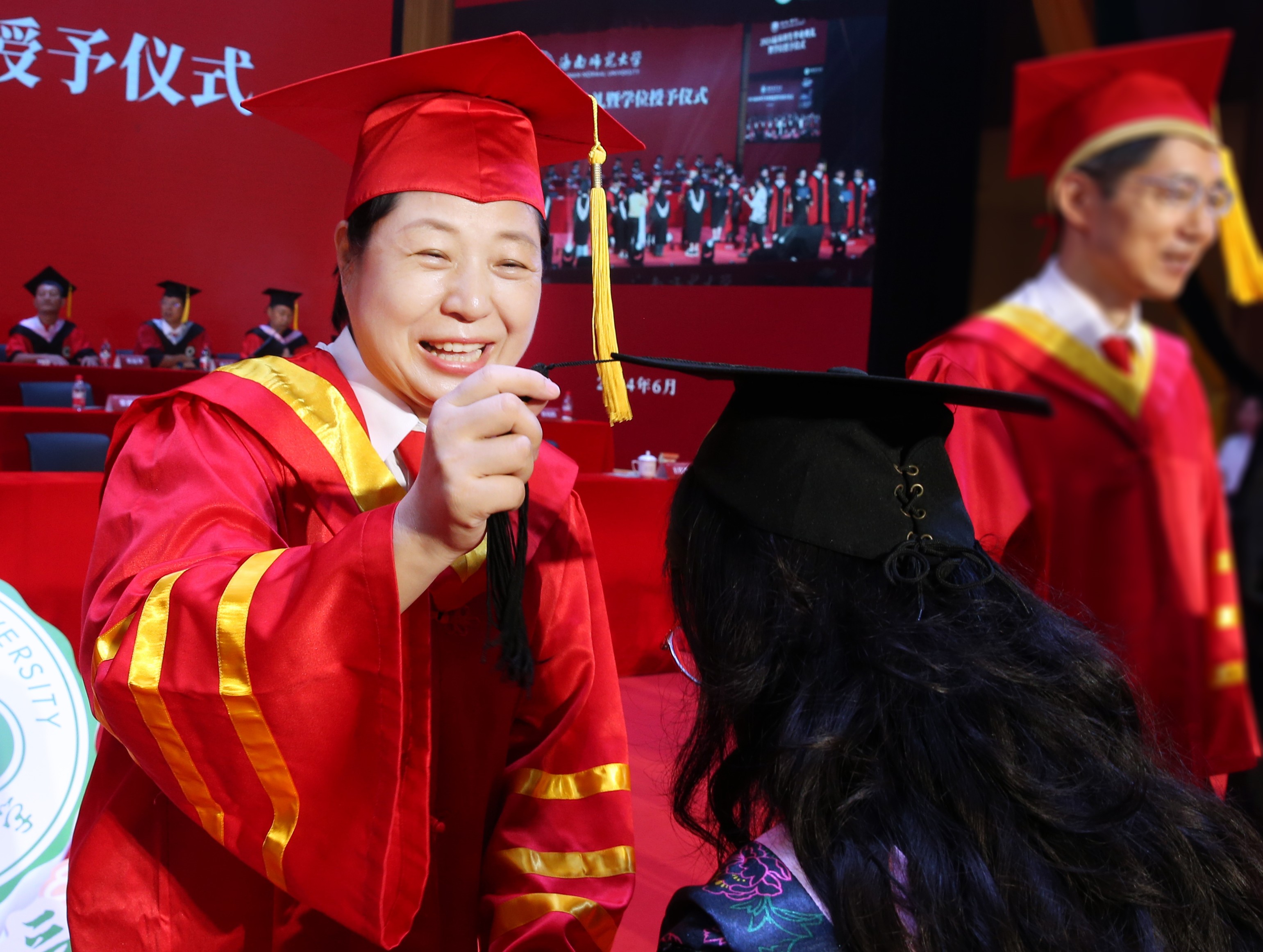 跃入人海,奔涌灿烂――星空游戏官方举行2024届本科生毕业典礼暨学士学位授予仪式