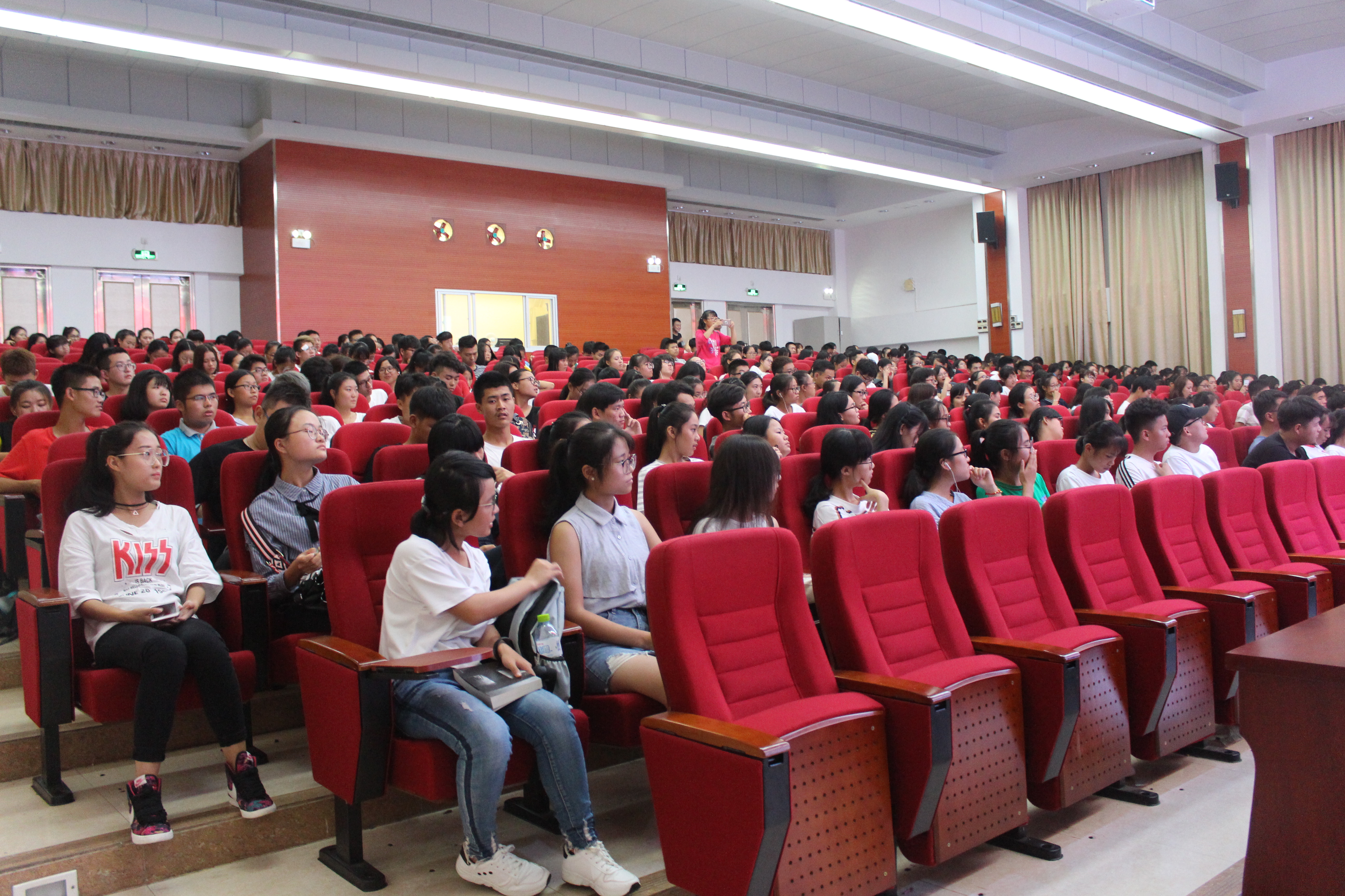 百年政党，赤子之心――记经济与管理学院共产主义理想信念专题讲座 