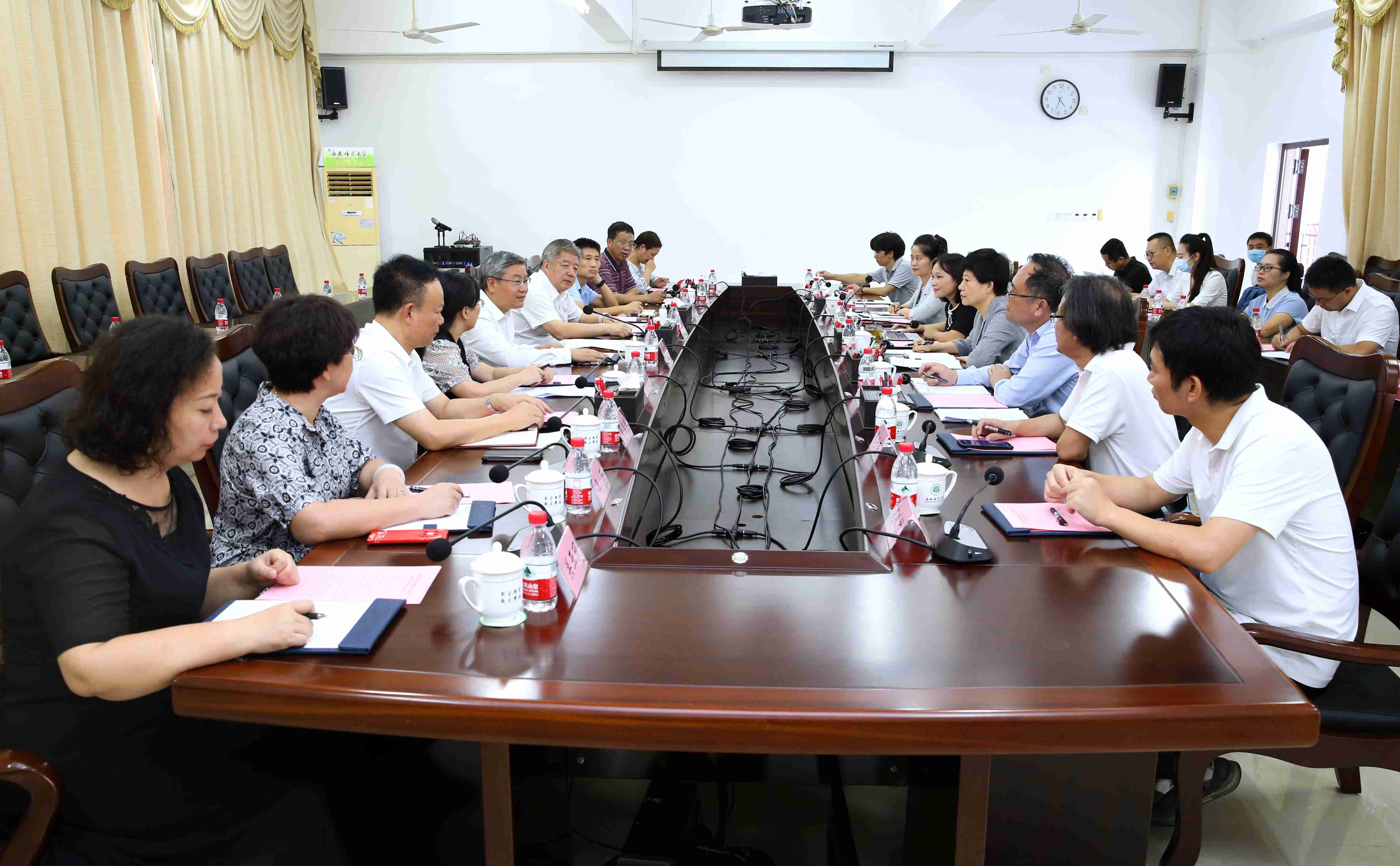 李荣灿在星空游戏官方调研时强调 突出界别特色 发挥界别优势 在政协委员联系界别群众工作中发挥示范引领作用