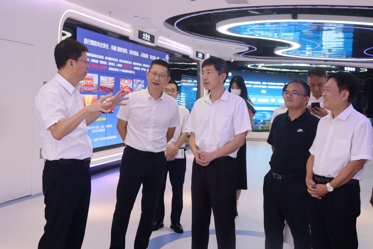 陈相松带队赴海南联通开展“访企拓岗”促就业活动