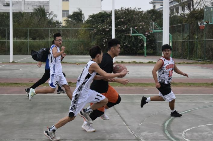 青年之声・记教育学院“琼梦飞扬,逐篮耀港”篮球赛