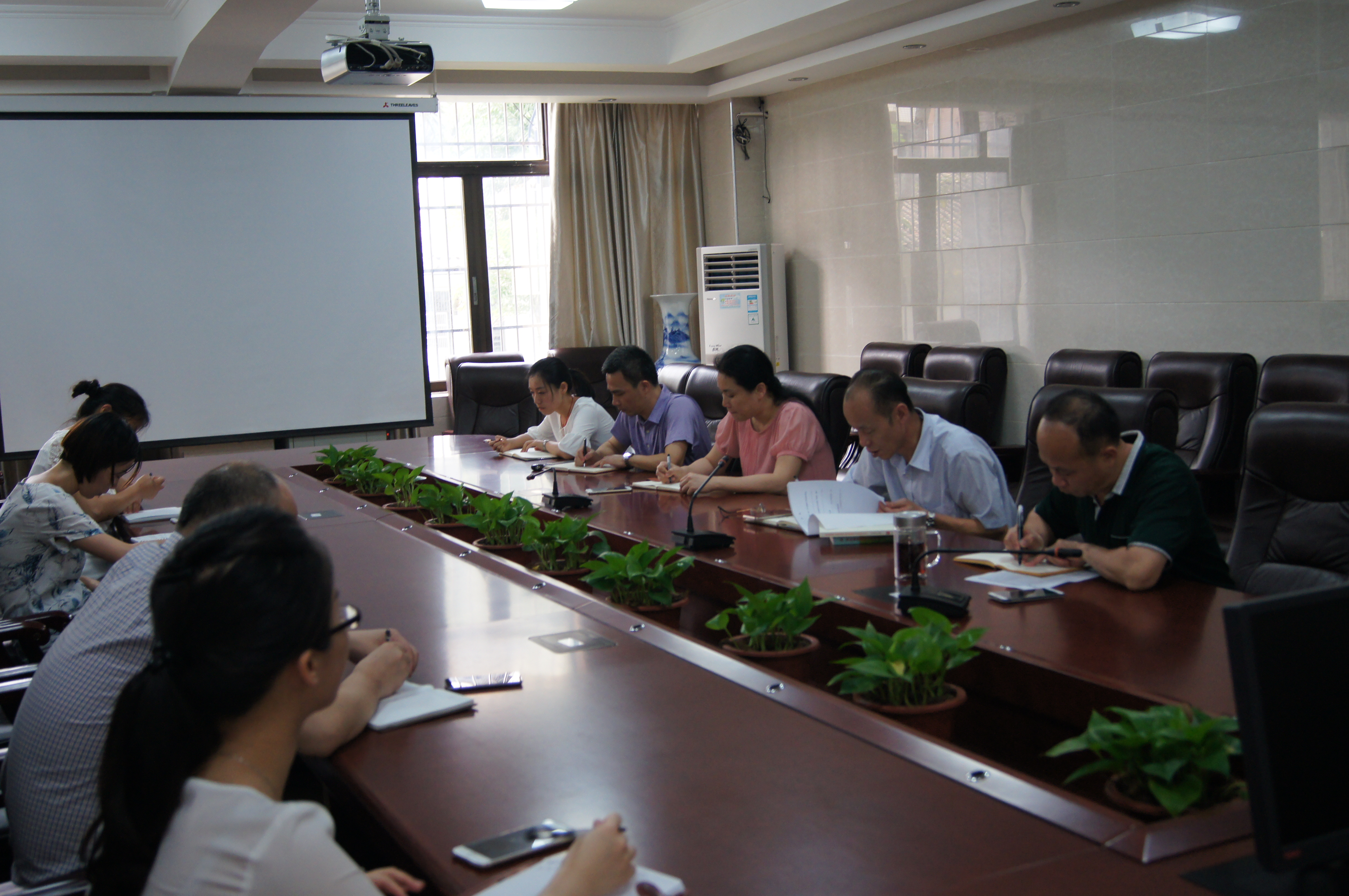 教务处、招就处召开党员 “两学一做”学习动员会议