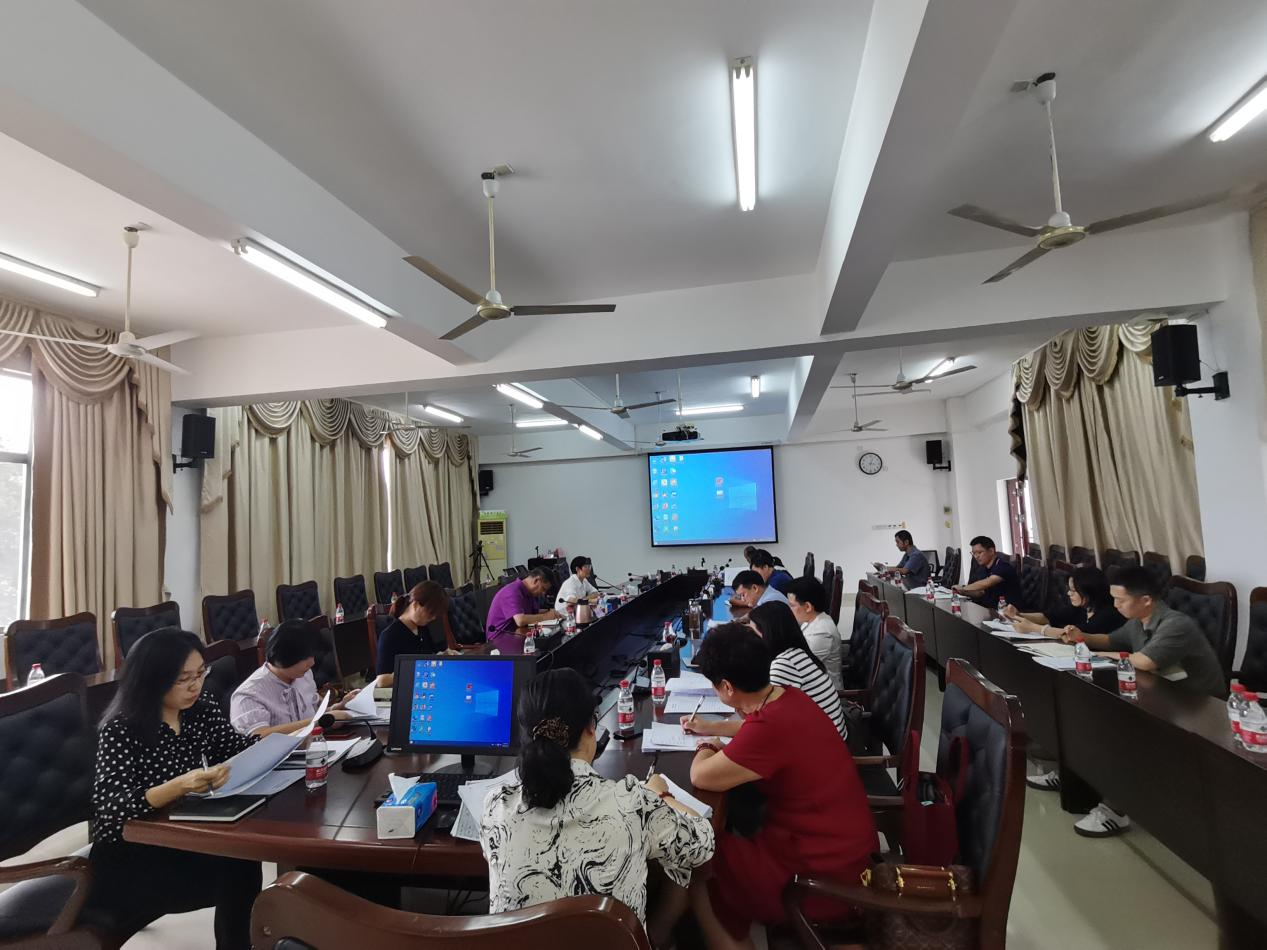 校领导主持召开国内合作专题会