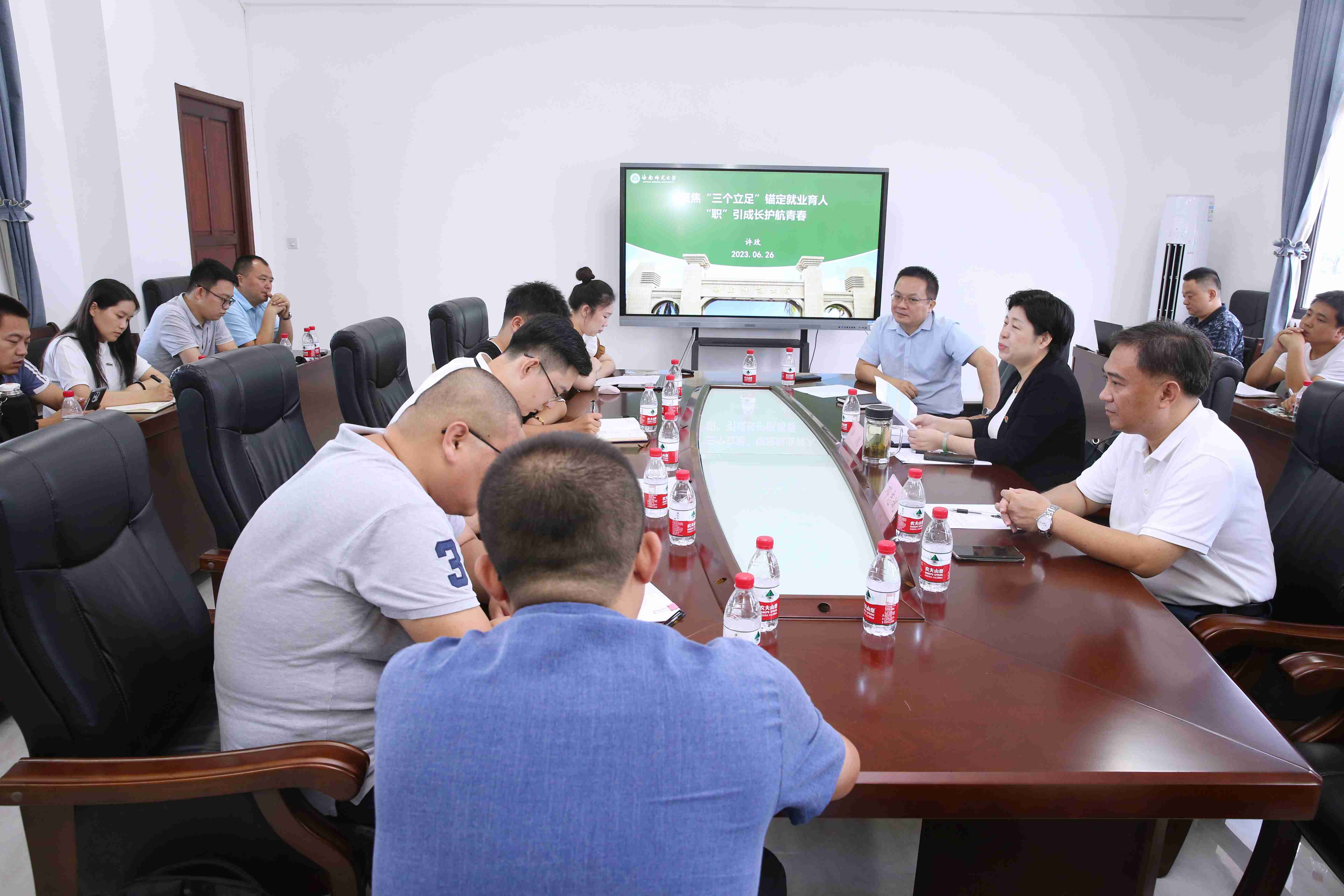 许玫为毕业生辅导员上专题党课