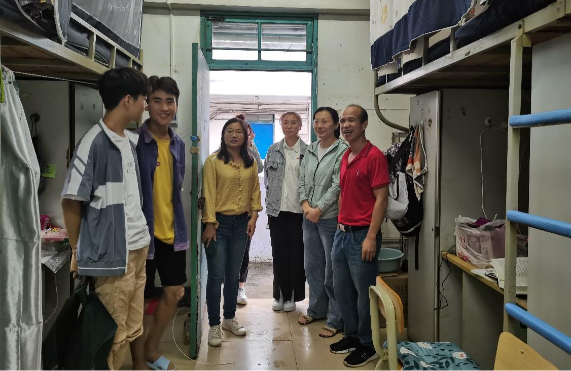 心理学院开展“党员进宿舍”帮扶活动