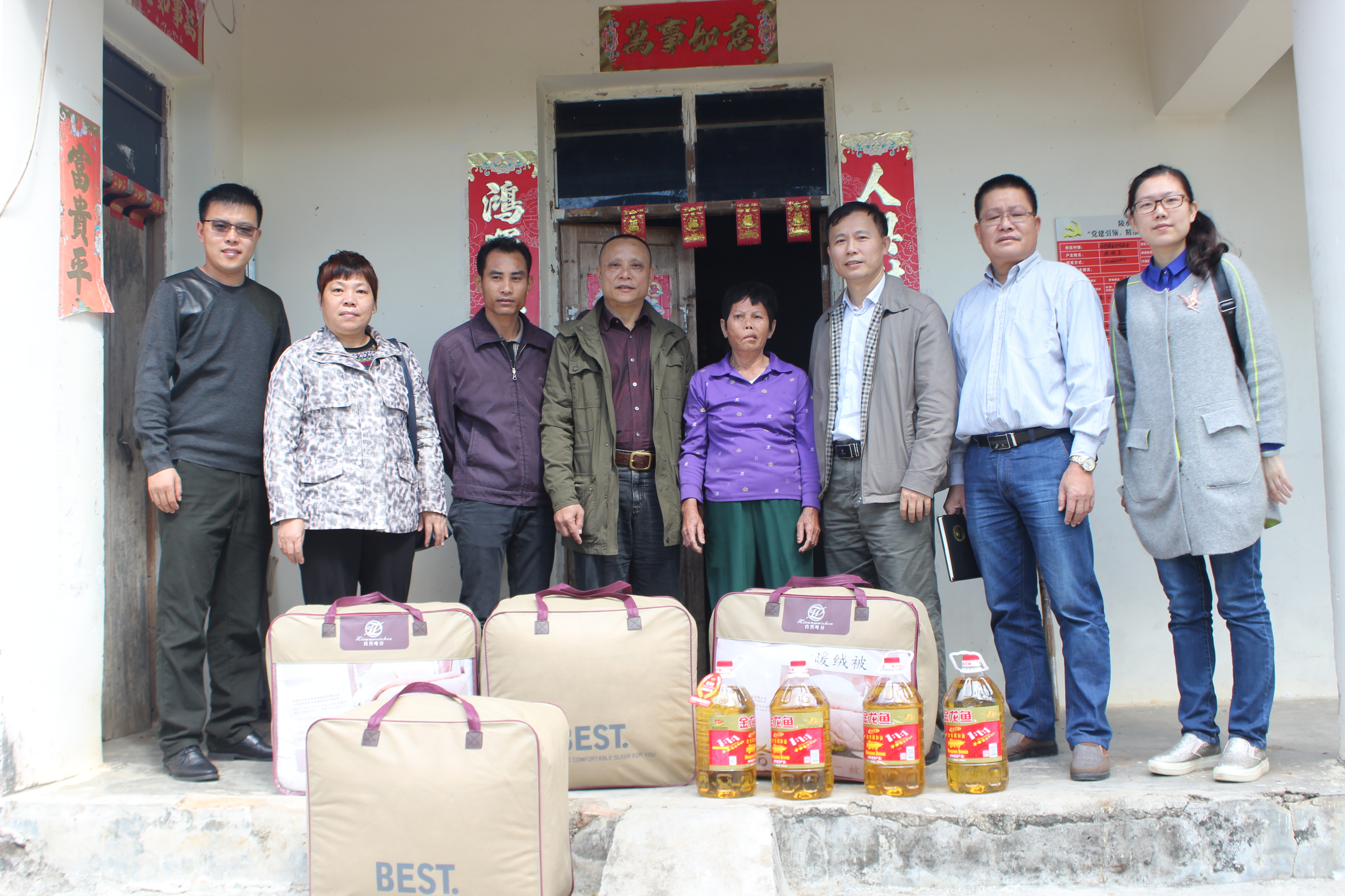 体育学院走进陵水亚欠村开展精准扶贫工作