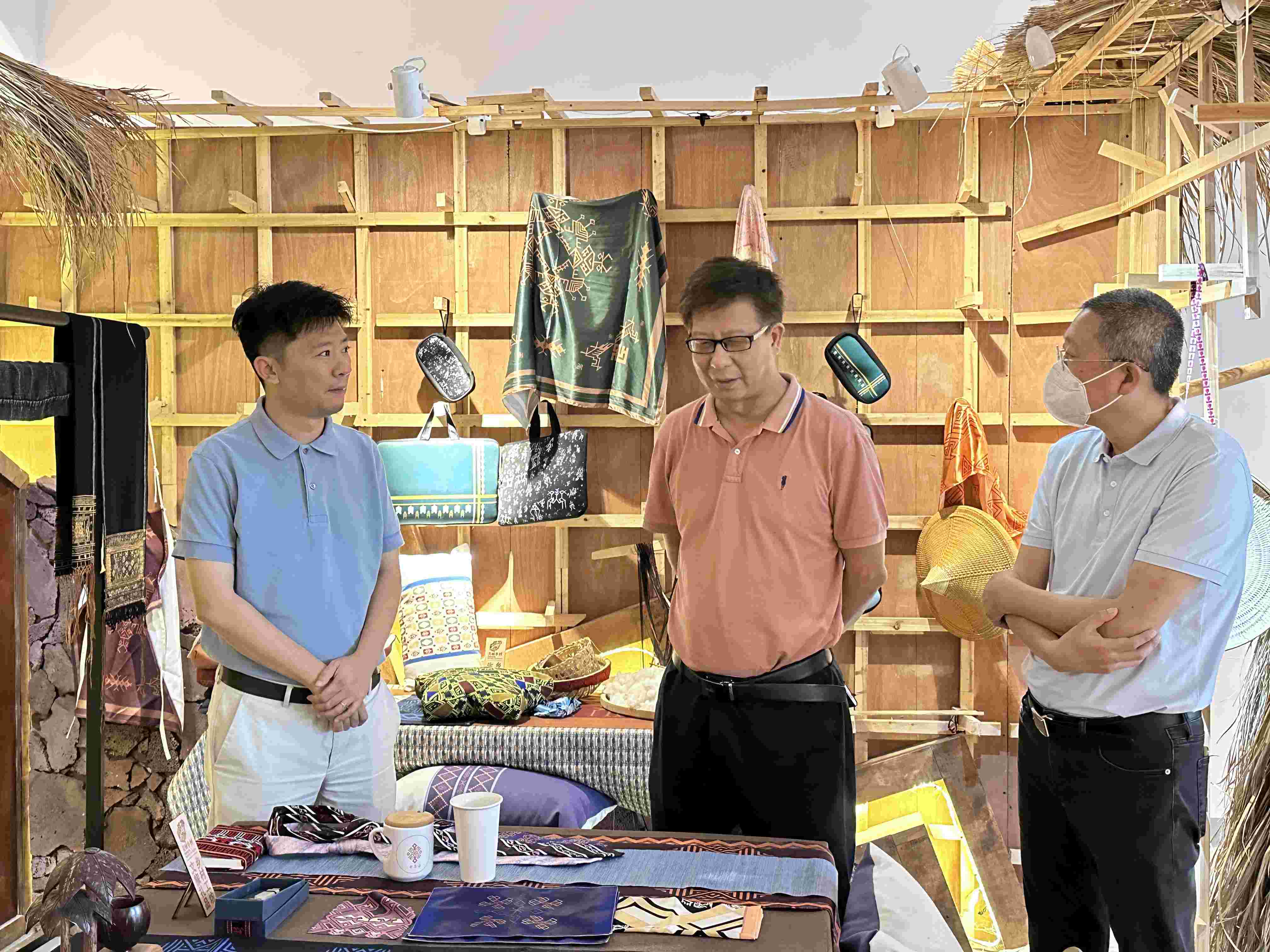 校领导到美术学院调研指导工作