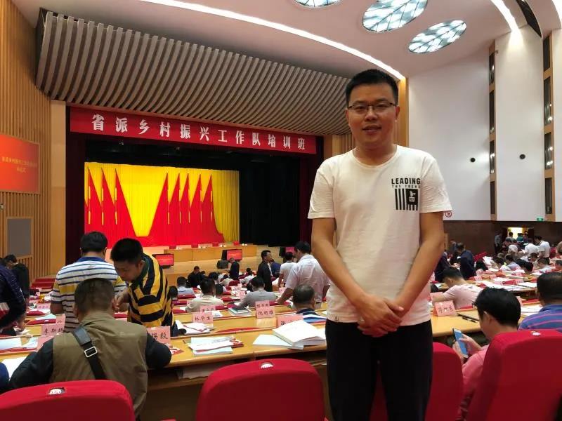 党员齐殿东:人民教师的乡村振兴梦