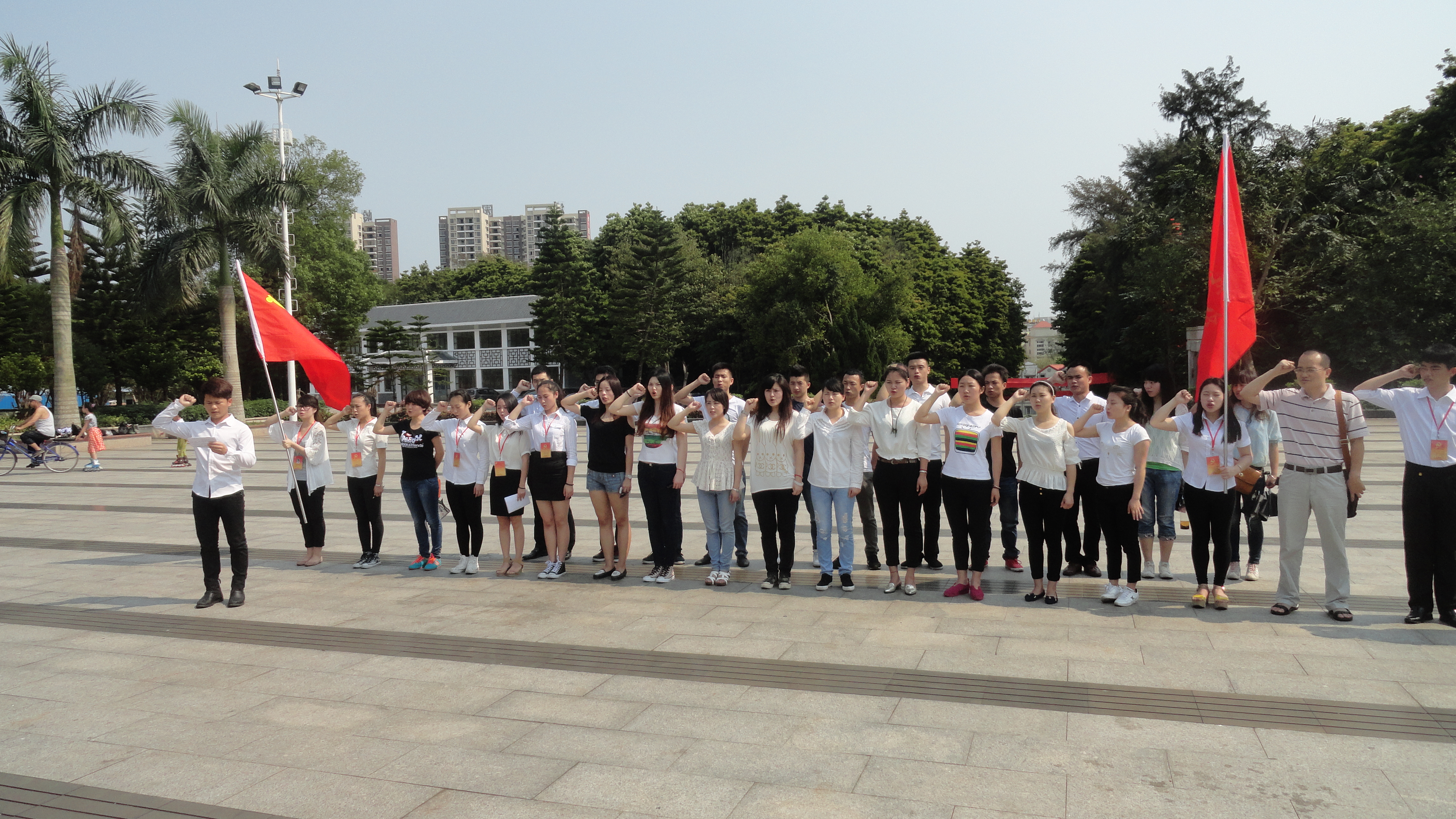 缅怀革命先烈，弘扬爱国精神――记音乐学院赴金牛岭烈士陵园开展扫墓活动
