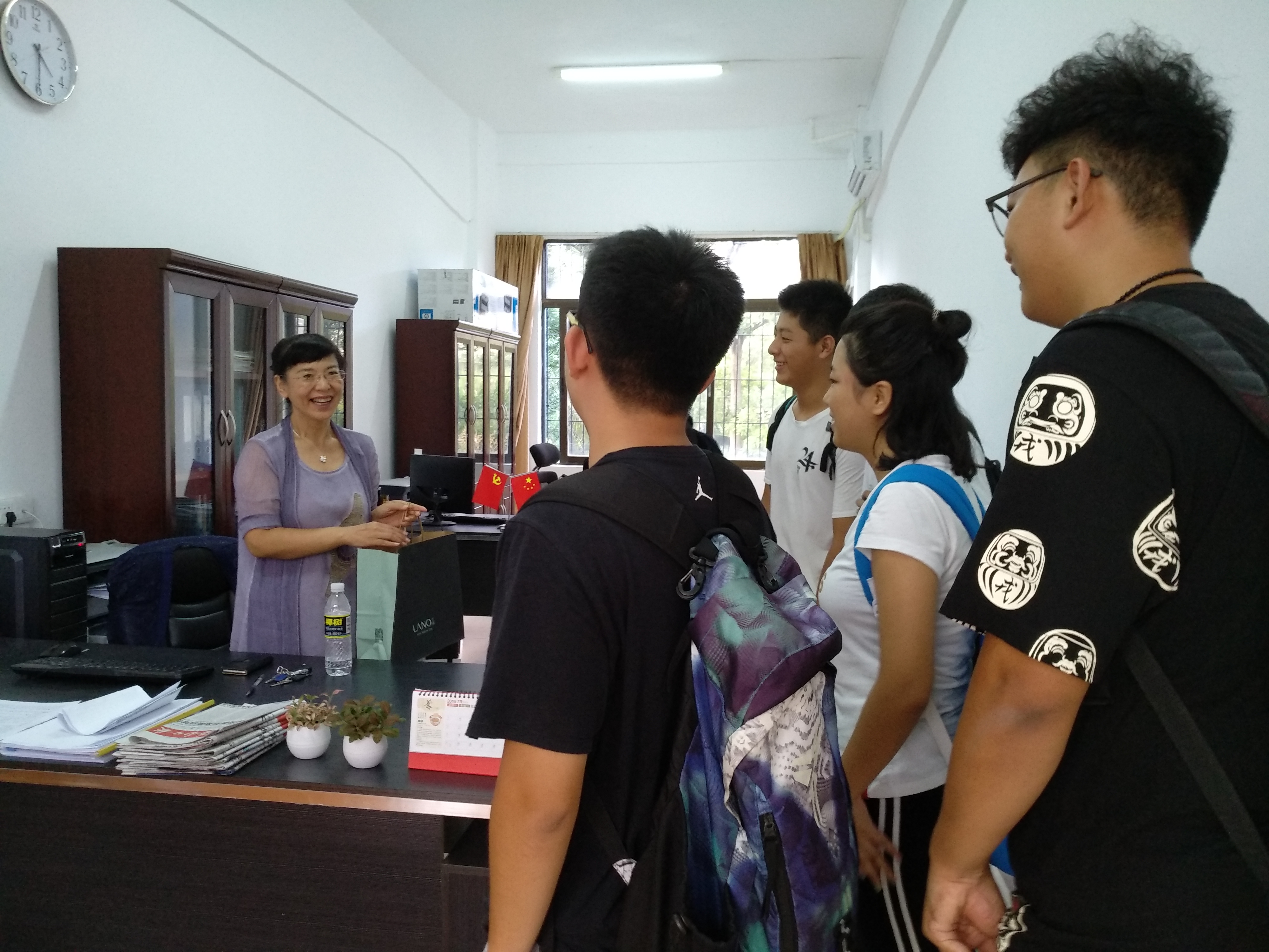 青年之声• 感恩有你――记物理与电子工程学院2016级物理一班教师节活动