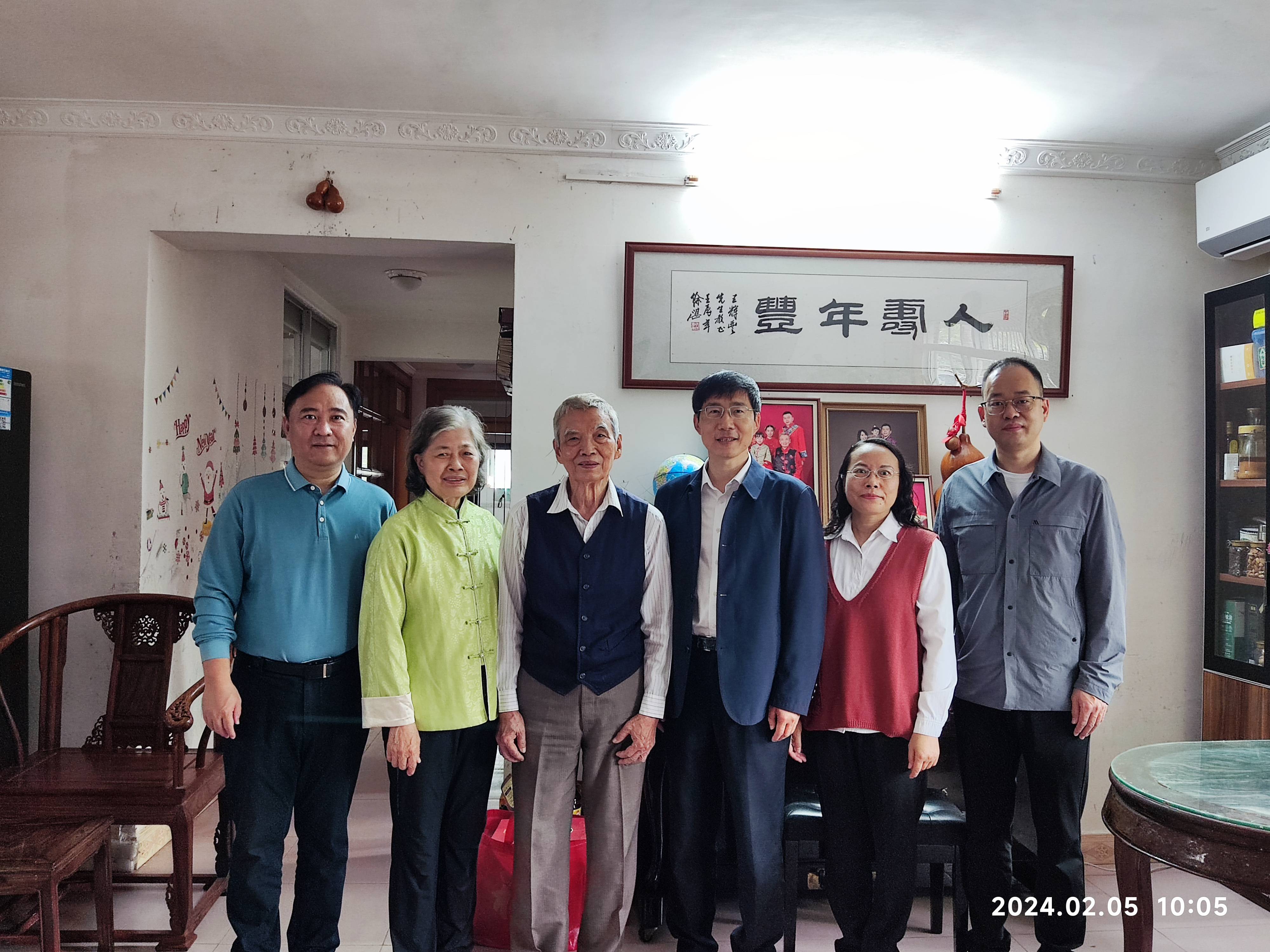 省委组织部来校慰问原省政协副主席王辉丰