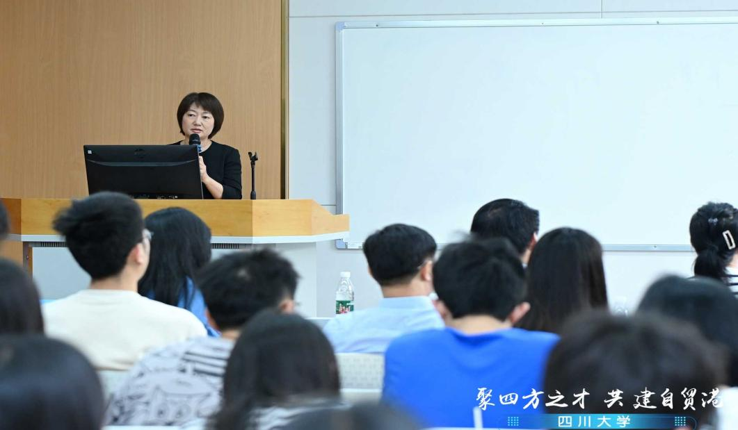 校领导带队参加“聚四方之才 共建自贸港” 2024年海南省引才小分队进校园活动