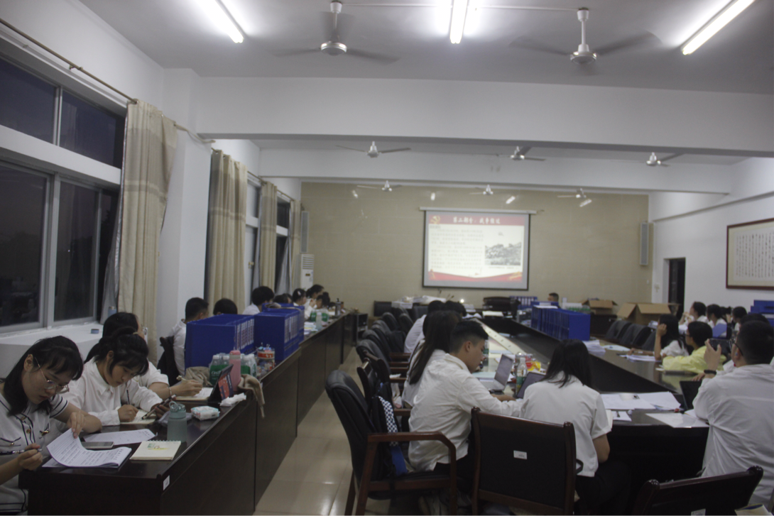 文学院举行“解放海南岛-战争史上的奇迹”专题党课教育活动