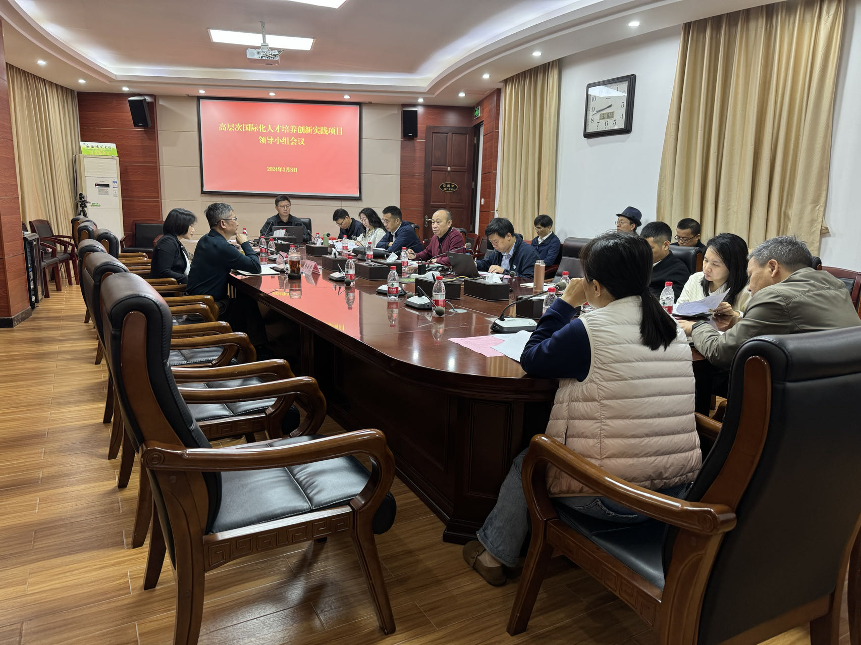 我校召开“高层次国际化人才培养创新实践项目”领导小组会议