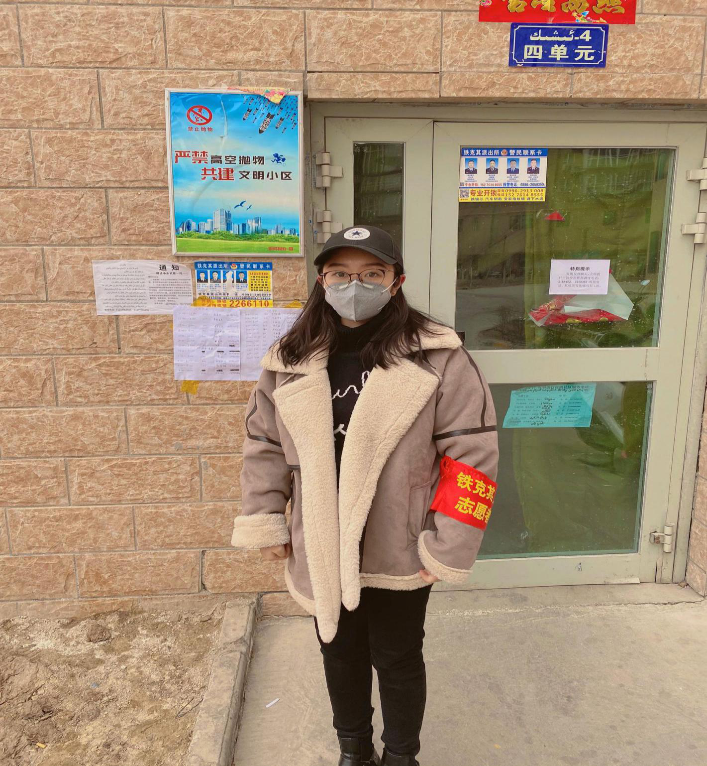 抗疫一线 党旗飘扬――法学院学生党员在行动