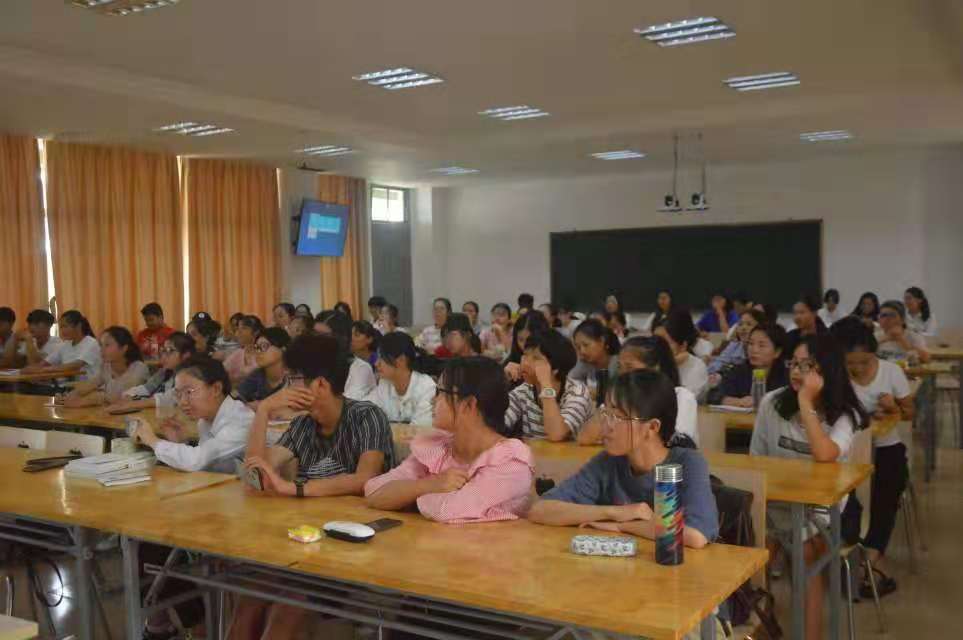 青年之声・教育与心理学院开展宪法进校园宣讲会活动